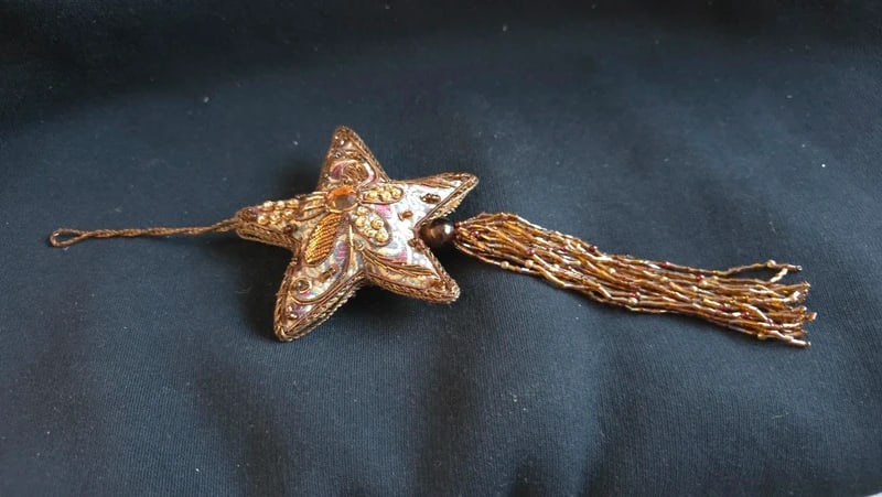 Fabric Star Tassles Brown Gold Sparkly dangly Wall art hanging: Dimension: inches/ cm, please note Due to manual measurement, dimensions may vary. Condition: Good used condition, please note buyers are obligated to come to the site to inspect the condition and det