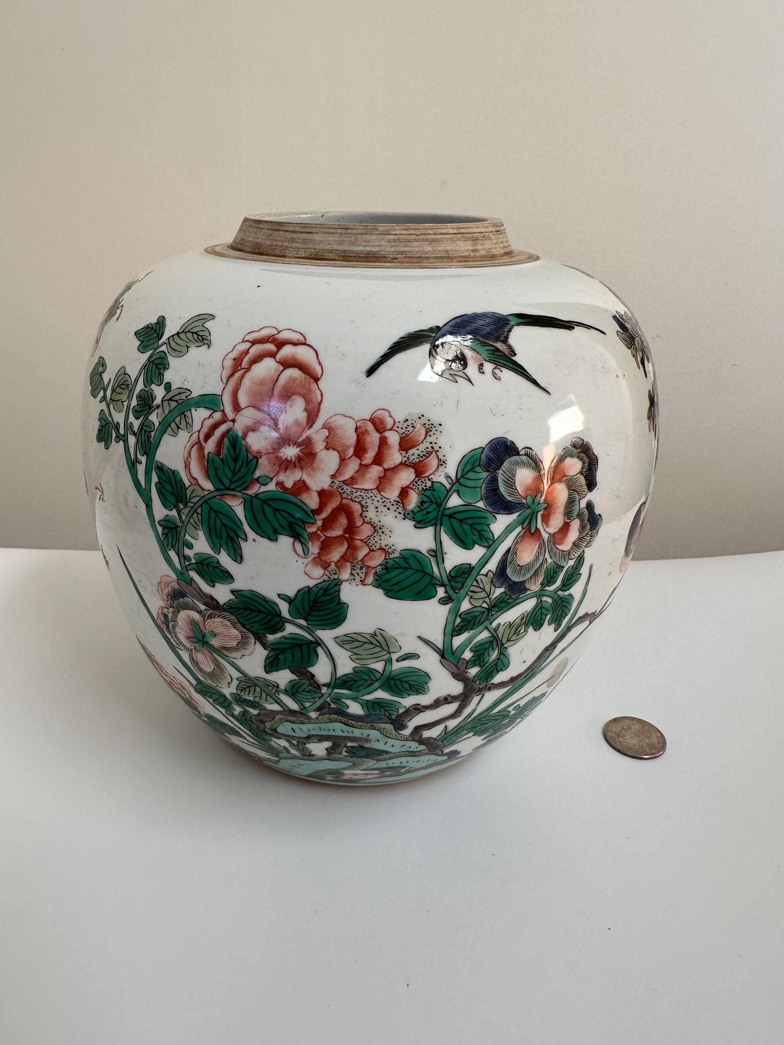 Chinese Enameled Famille Rose Vase China Jar: Dimension: 8.3 inches/ 21 cm, please note Due to manual measurement, dimensions may vary. Condition: Good used condition, please note buyers are obligated to come to the site to inspect the condition