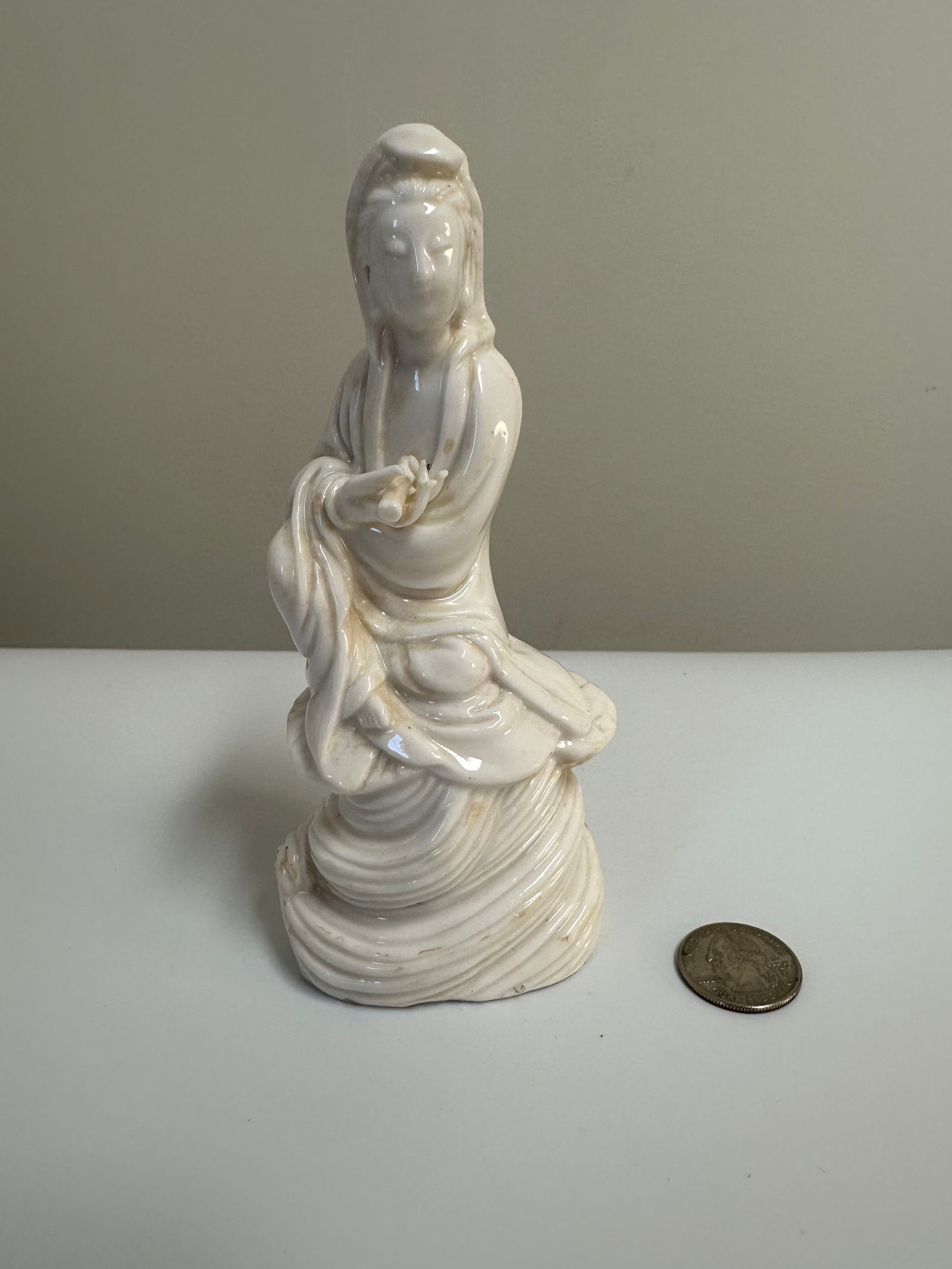 Chinese White Glazed Porcelain China Guanyin: Dimension: 6.1 inches/ 15.5 cm, please note Due to manual measurement, dimensions may vary. Condition: Good used condition, please note buyers are obligated to come to the site to inspect the conditio