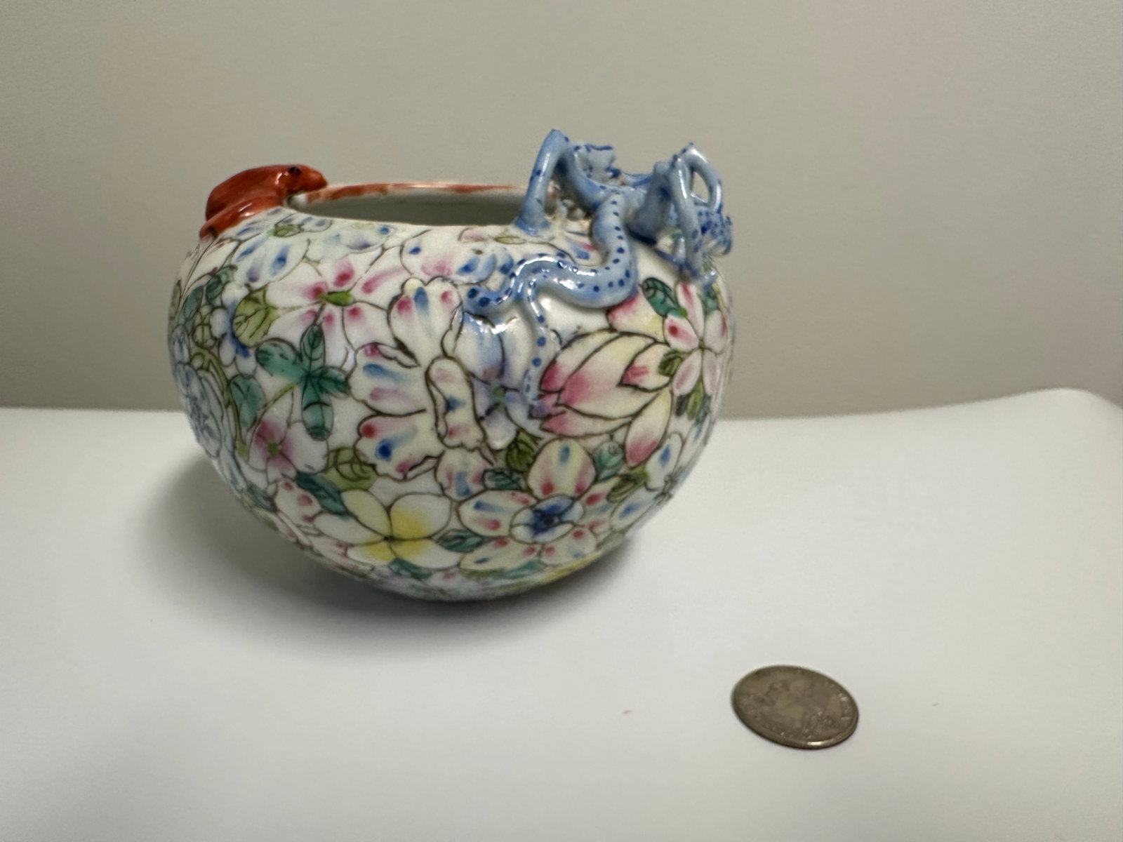 Chinese Famille Rose Dragon And Flower Porcelain Water Pot: Dimension: H 4.3 inches/ 11 cm, please note Due to manual measurement, dimensions may vary. Condition: Good used condition, please note buyers are obligated to come to the site to inspect the conditio