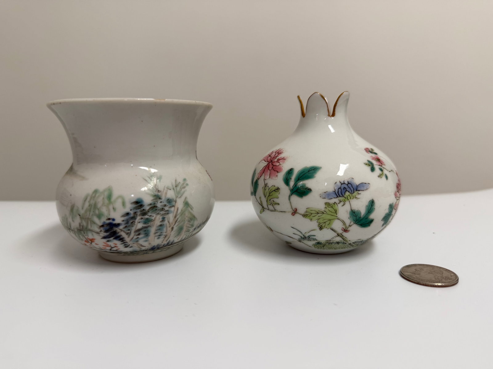 Set Of 2 Chinese Famille Rose Porcelain Water Pots: Dimension: H 2.6/3.1 inches/ 6.8/8 cm, please note Due to manual measurement, dimensions may vary. Condition: Good used condition, please note buyers are obligated to come to the site to inspect the c