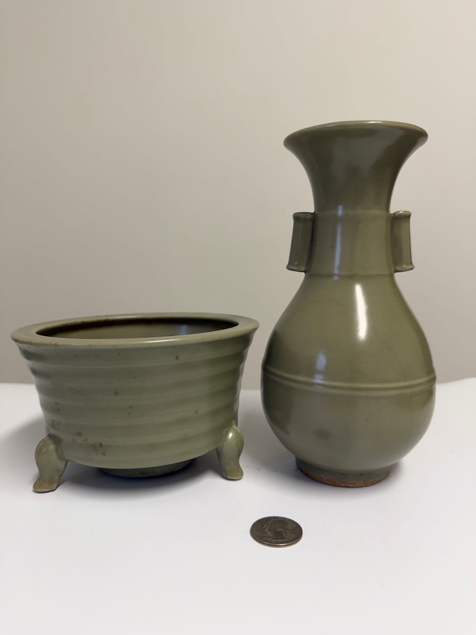 Set Of 2 PCS Chinese Green Glazed Porcelain Vases (1 of 6)