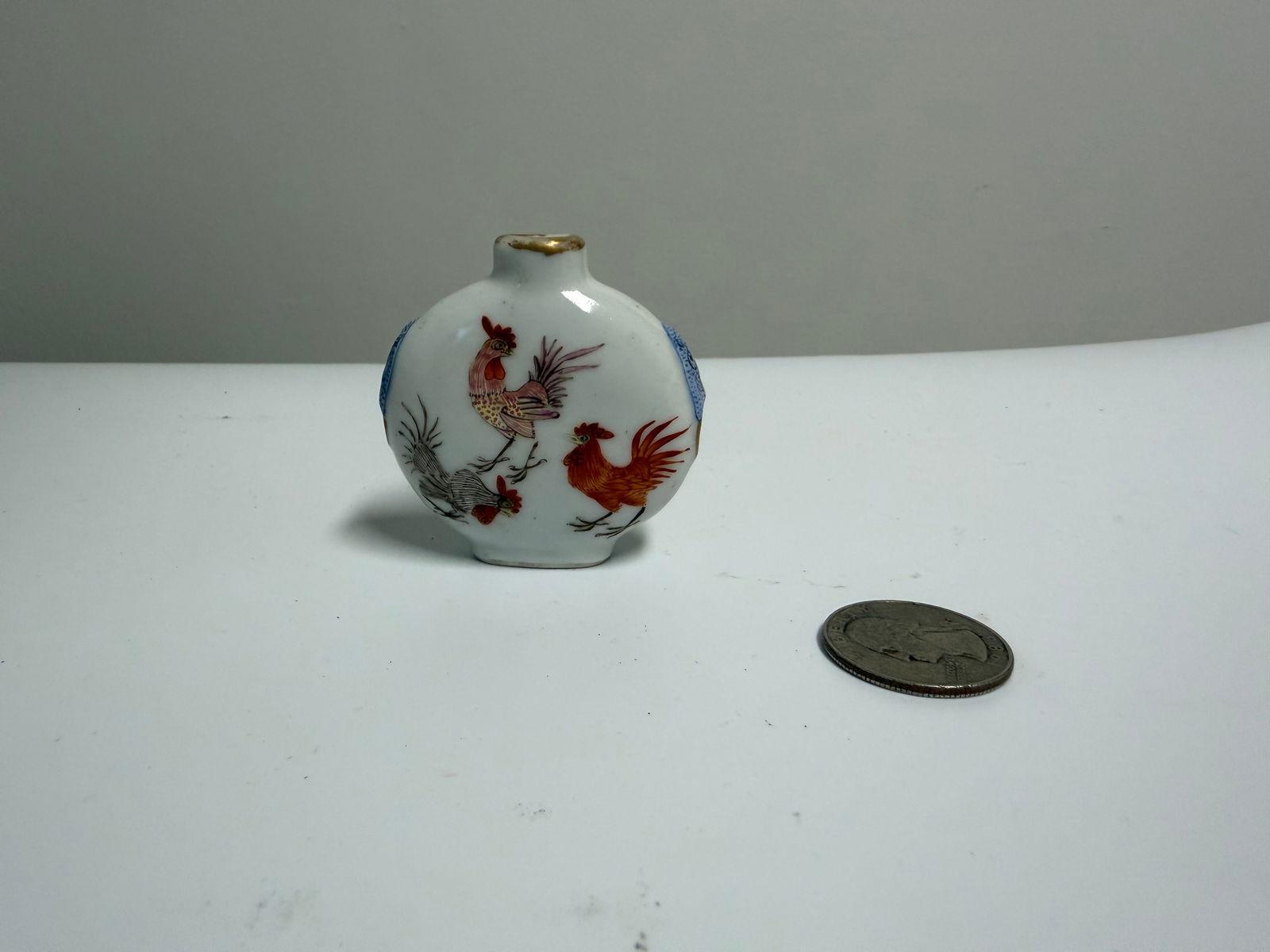 Chinese Enameled Famille Rose Porcelain Snuff Bottle Mark (1 of 5)