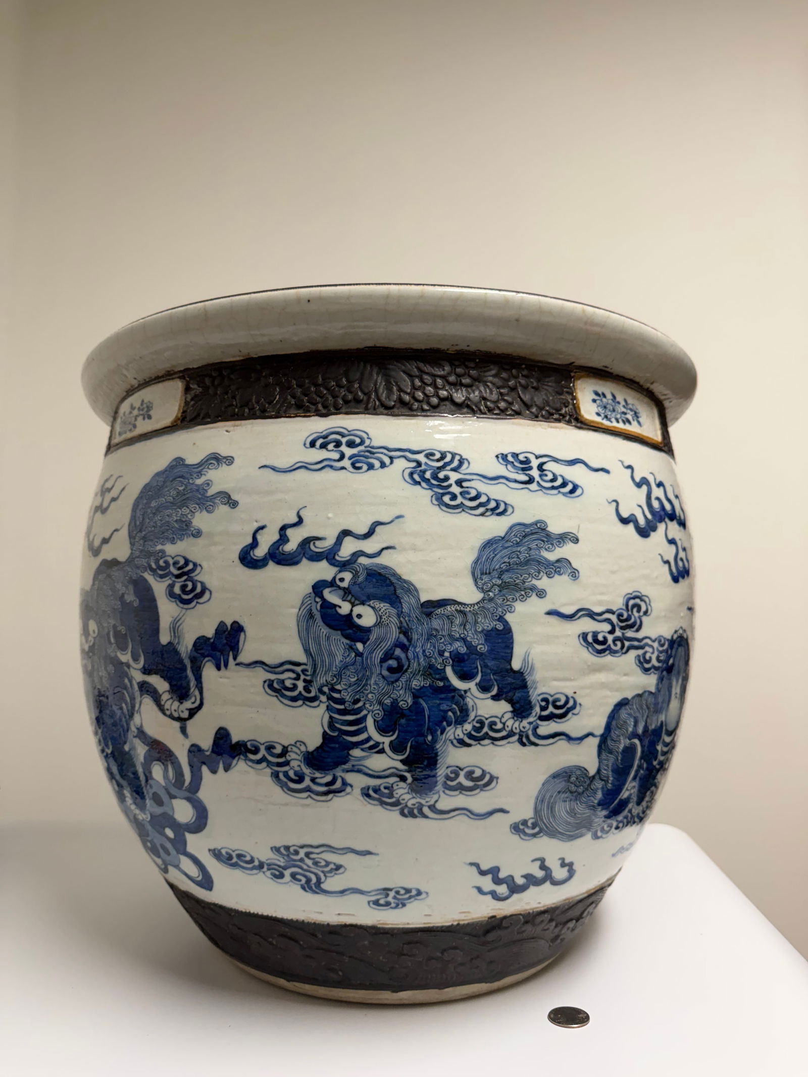 Chinese Crack Blue And White Lions Large China Vase (1 of 15)