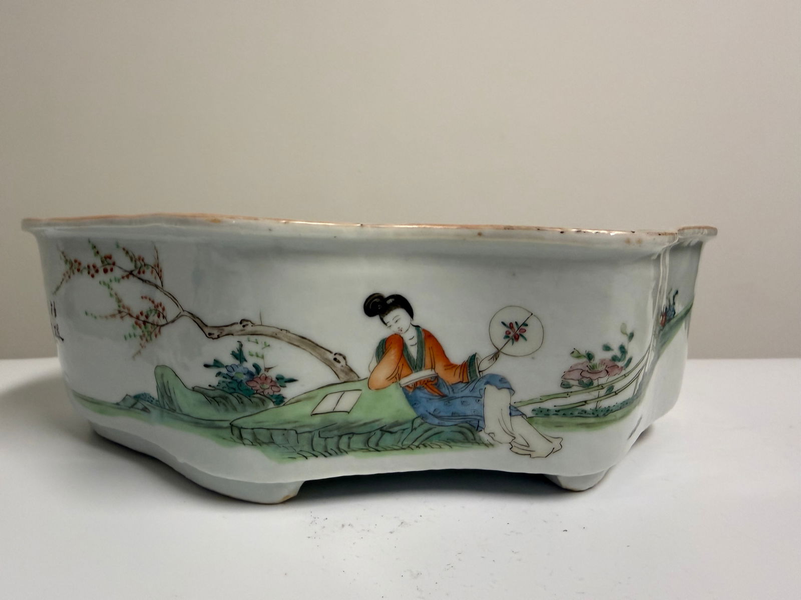 Chinese Famille Rose Ladies Flowers Pot: Dimension: 5.8x9.5 inch / 24.1x15.1cm , please note Due to manual measurement, dimensions may vary. Condition: Good used condition, please note buyers are obligated to come to the site to inspect the