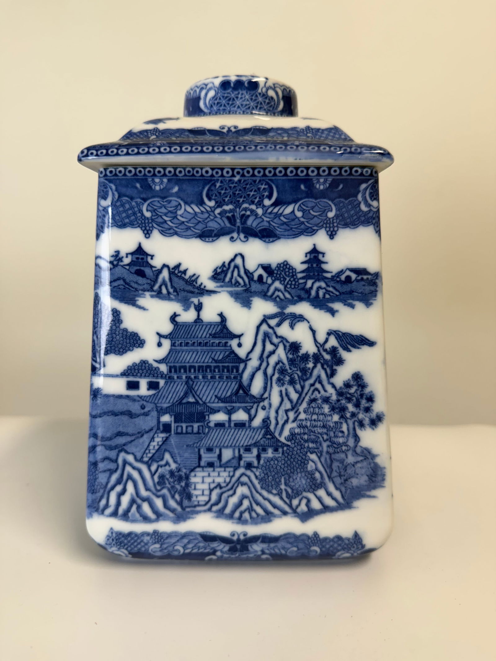 Vintage Blue And White Landscape Tea Caddy: Dimension: H 8inches/ 20.2 cm, please note Due to manual measurement, dimensions may vary. Condition: Good used condition, please note buyers are obligated to come to the site to inspect the