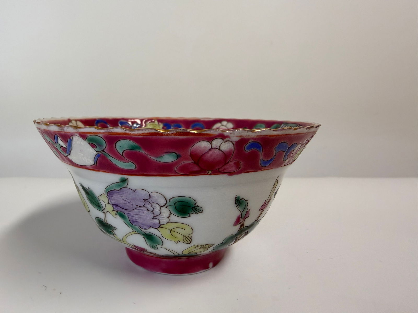 Chinese Enameled Famille Rose Porcelain Bowl: Dimension: 4.2 inch / 10.9 cm , please note Due to manual measurement, dimensions may vary. Condition: Good used condition, please note buyers are obligated to come to the site to inspect the conditio