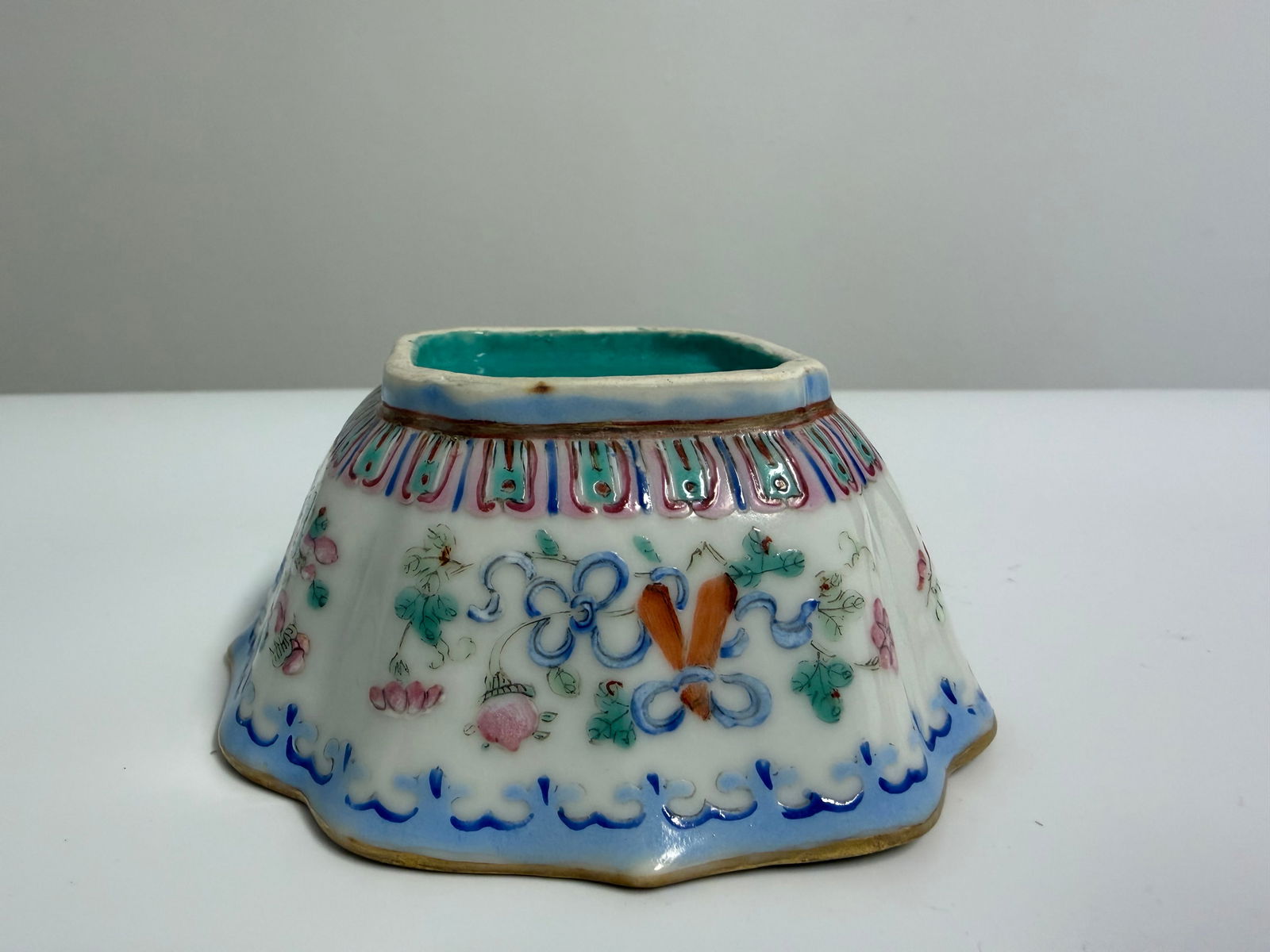 Chinese enameled famille rose porcelain bowl mark: Dimension: 3.9 inch / 10 cm , please note Due to manual measurement, dimensions may vary. Condition: Good used condition, please note buyers are obligated to come to the site to inspect the condition