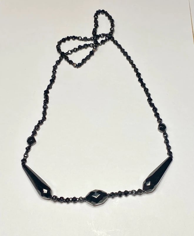 Victorian/Art Deco Style Faceted Black Glass Necklace: Dimension: / , please note Due to manual measurement, dimensions may vary. Condition: Good used condition, please note buyers are obligated to come to the site to inspect the condition and details of