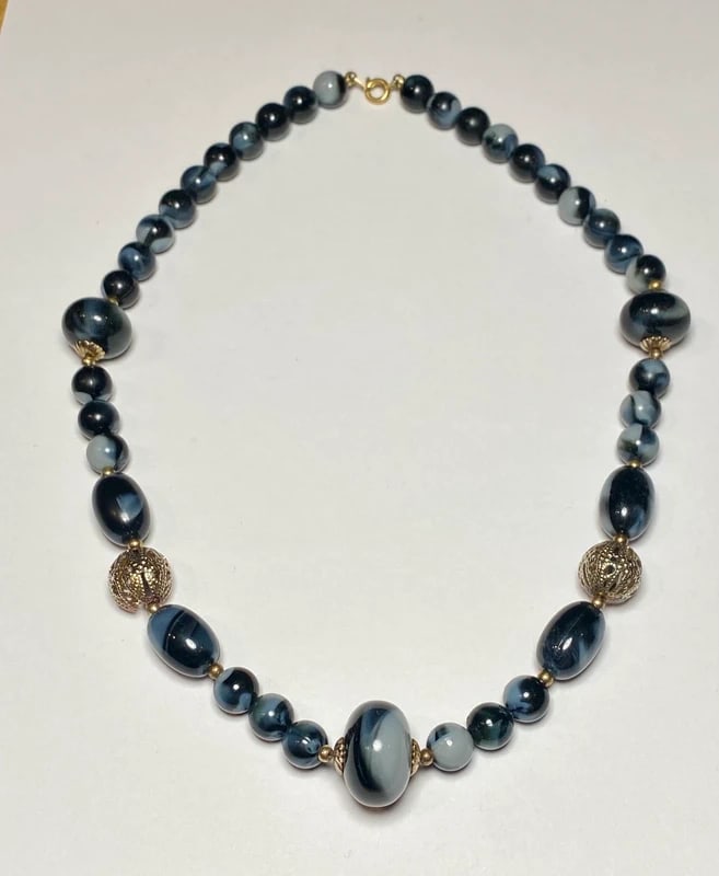 Vintage 1960s Marbled Blue Grey Lucite Bead Necklace: Dimension: 8 inches/ 20 cm, please note Due to manual measurement, dimensions may vary. Condition: Good used condition, please note buyers are obligated to come to the site to inspect the condition an
