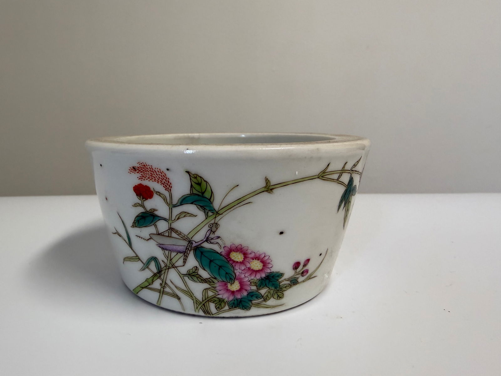 Chinese enameled famille rose porcelain bowl blue China characters mark: Dimension: inch / cm , please note Due to manual measurement, dimensions may vary. Condition: Good used condition, please note buyers are obligated to come to the site to inspect the condition and det