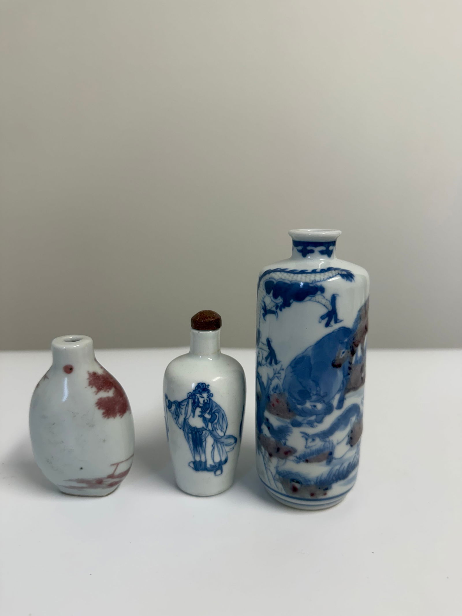 Set of 3 Chinese blue and white porcelain snuff bottles (1 of 11)