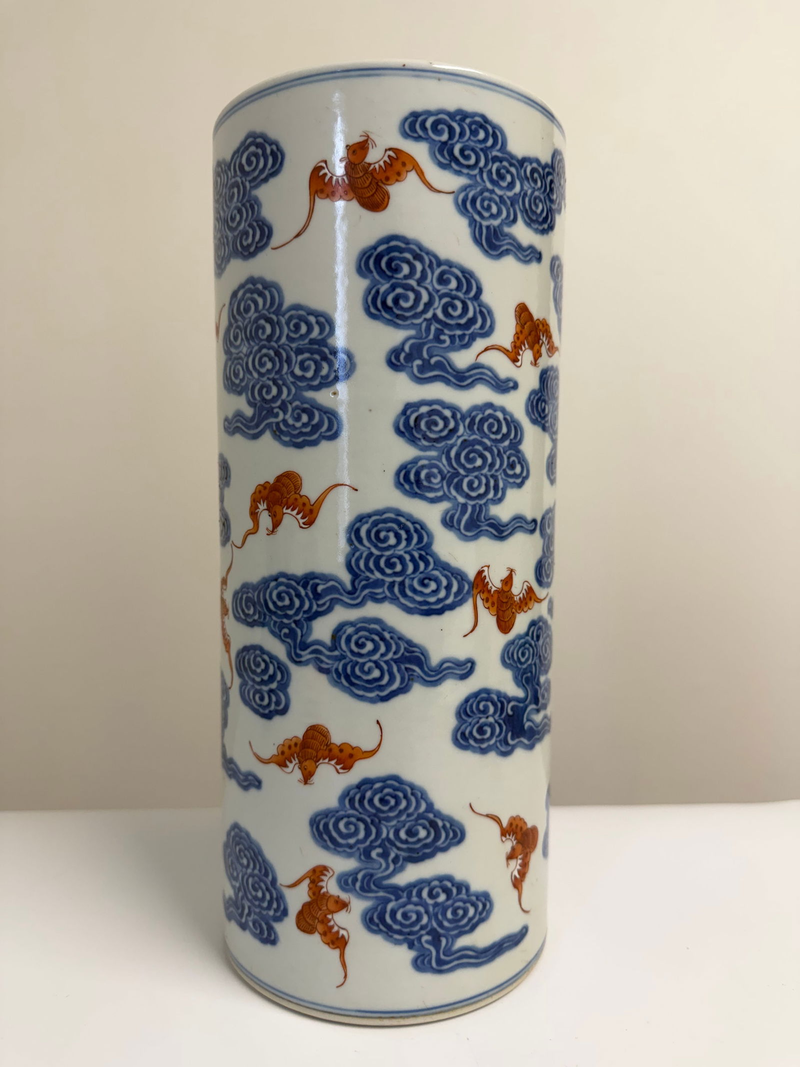 Chinese blue and white red bats porcelain vase China hat stand - 2