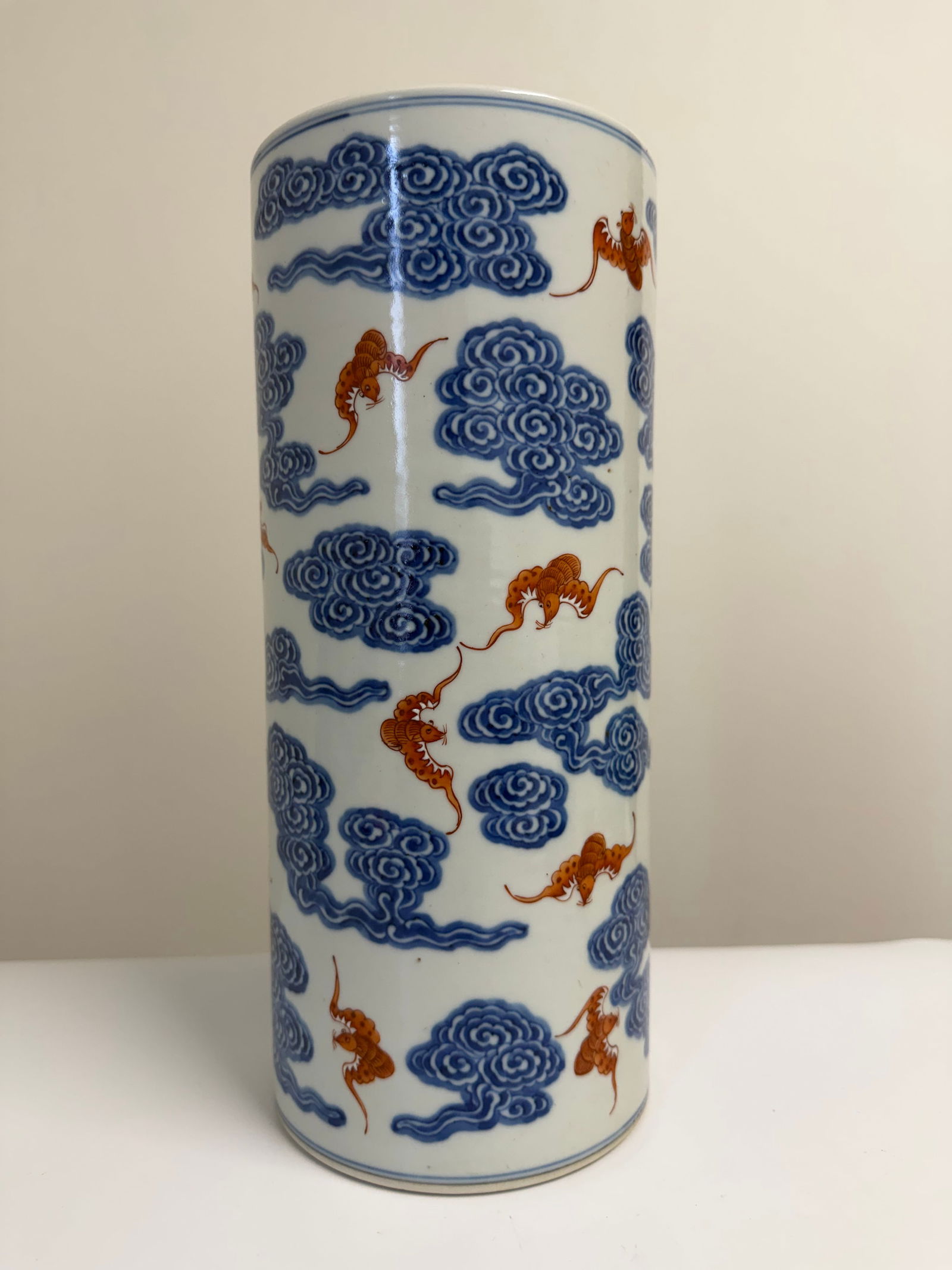 Chinese blue and white red bats porcelain vase China hat stand - 3