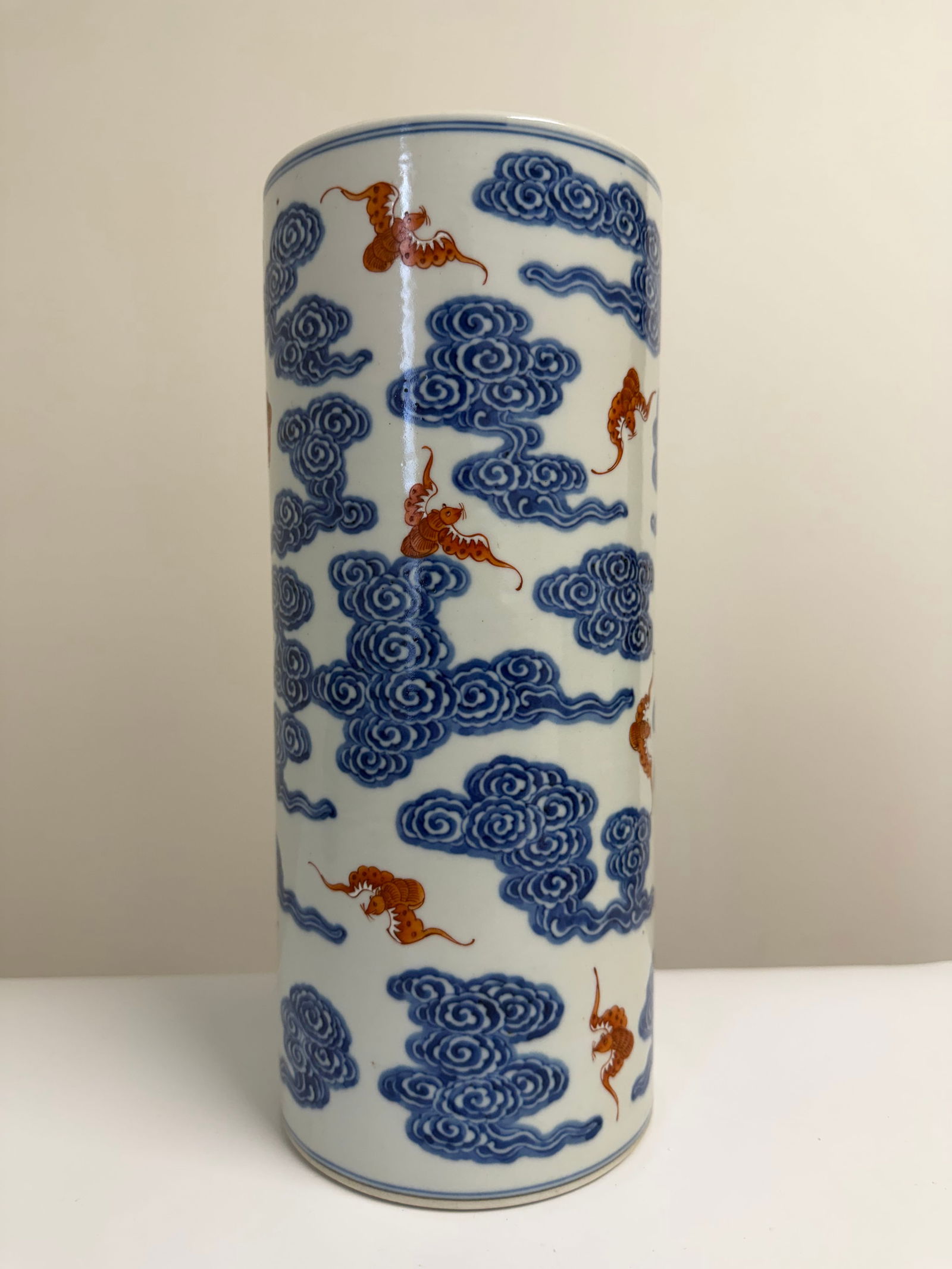 Chinese blue and white red bats porcelain vase China hat stand - 4