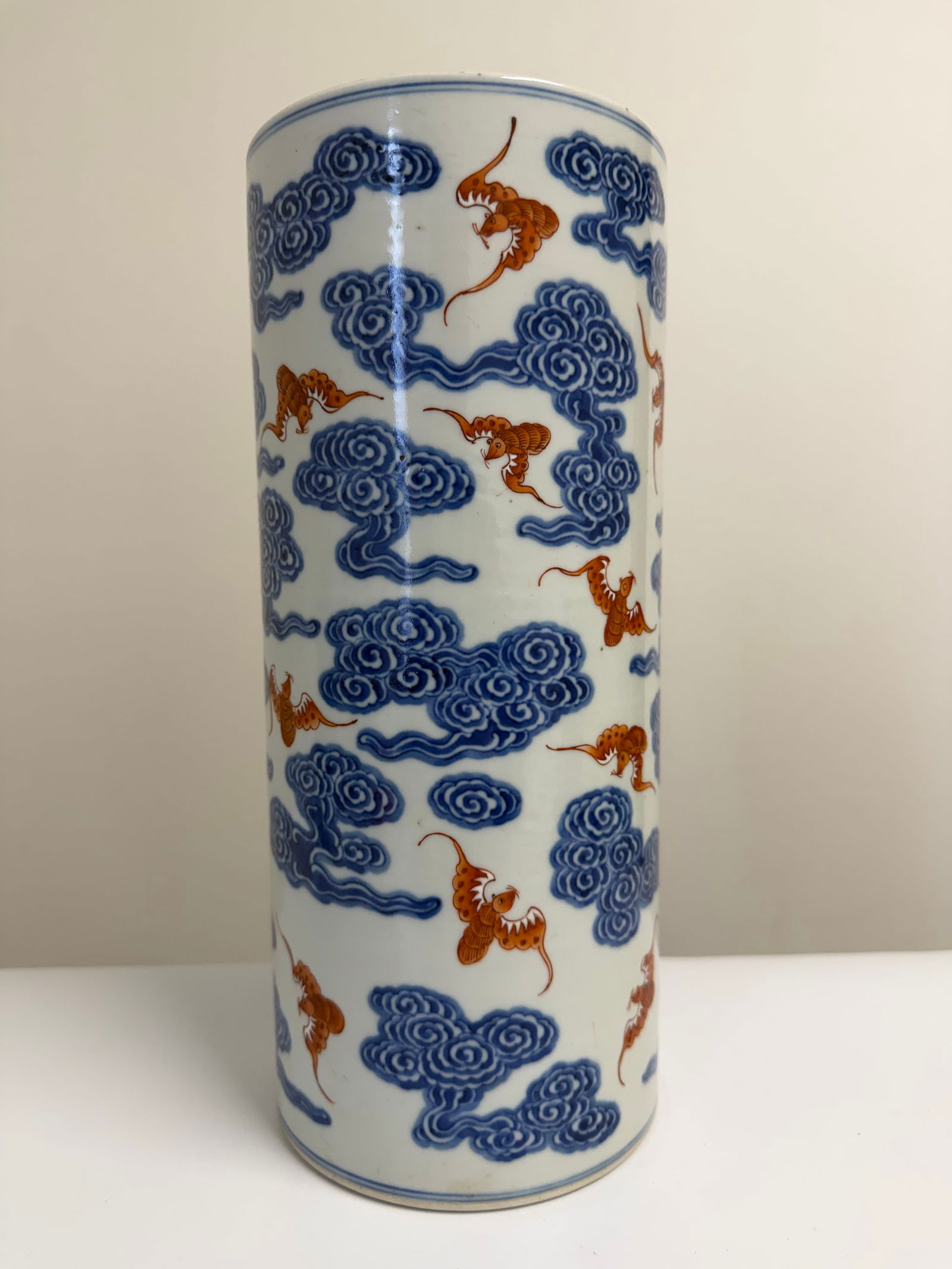 Chinese blue and white red bats porcelain vase China hat stand - 6