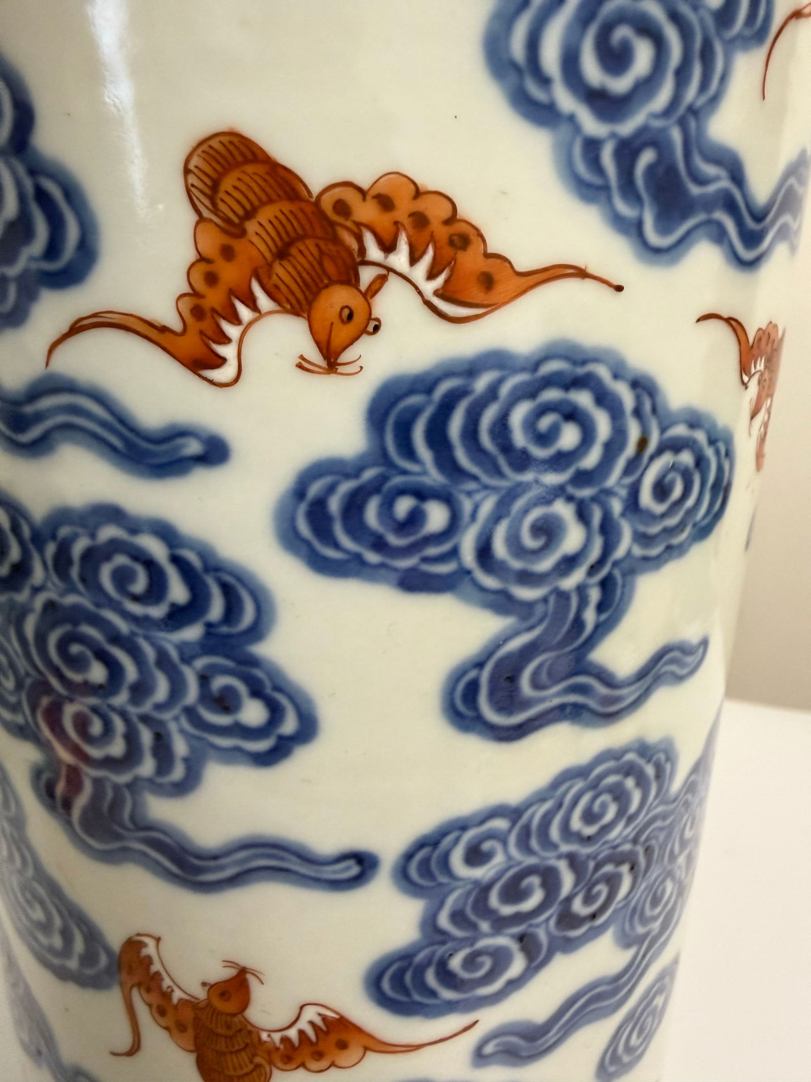 Chinese blue and white red bats porcelain vase China hat stand - 7