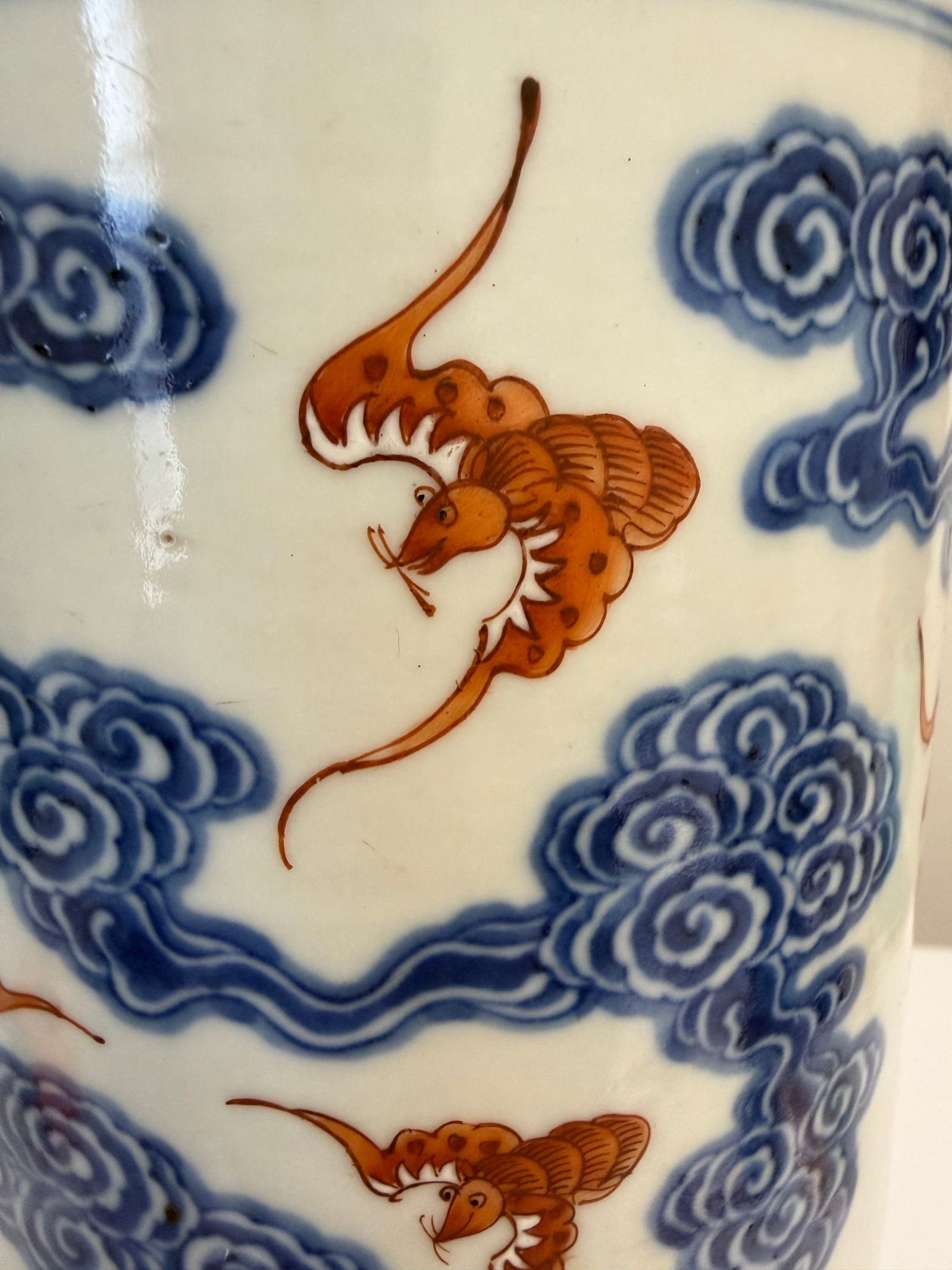 Chinese blue and white red bats porcelain vase China hat stand - 8