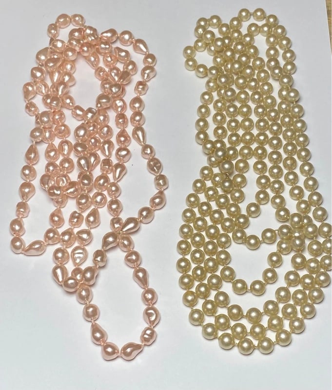 Bundle: 2 x Vintage Style Pearl Necklaces (Pink & Cream): Dimension: 8 inches/ 20 cm, please note Due to manual measurement, dimensions may vary. Condition: Good used condition, please note buyers are obligated to come to the site to inspect the condition