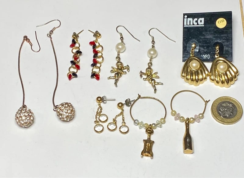 Bundle of 6 Pairs Vintage & Novelty Gold Tone Earrings: Dimension: 8 inches/ 20 cm, please note Due to manual measurement, dimensions may vary. Condition: Good used condition, please note buyers are obligated to come to the site to inspect the condition