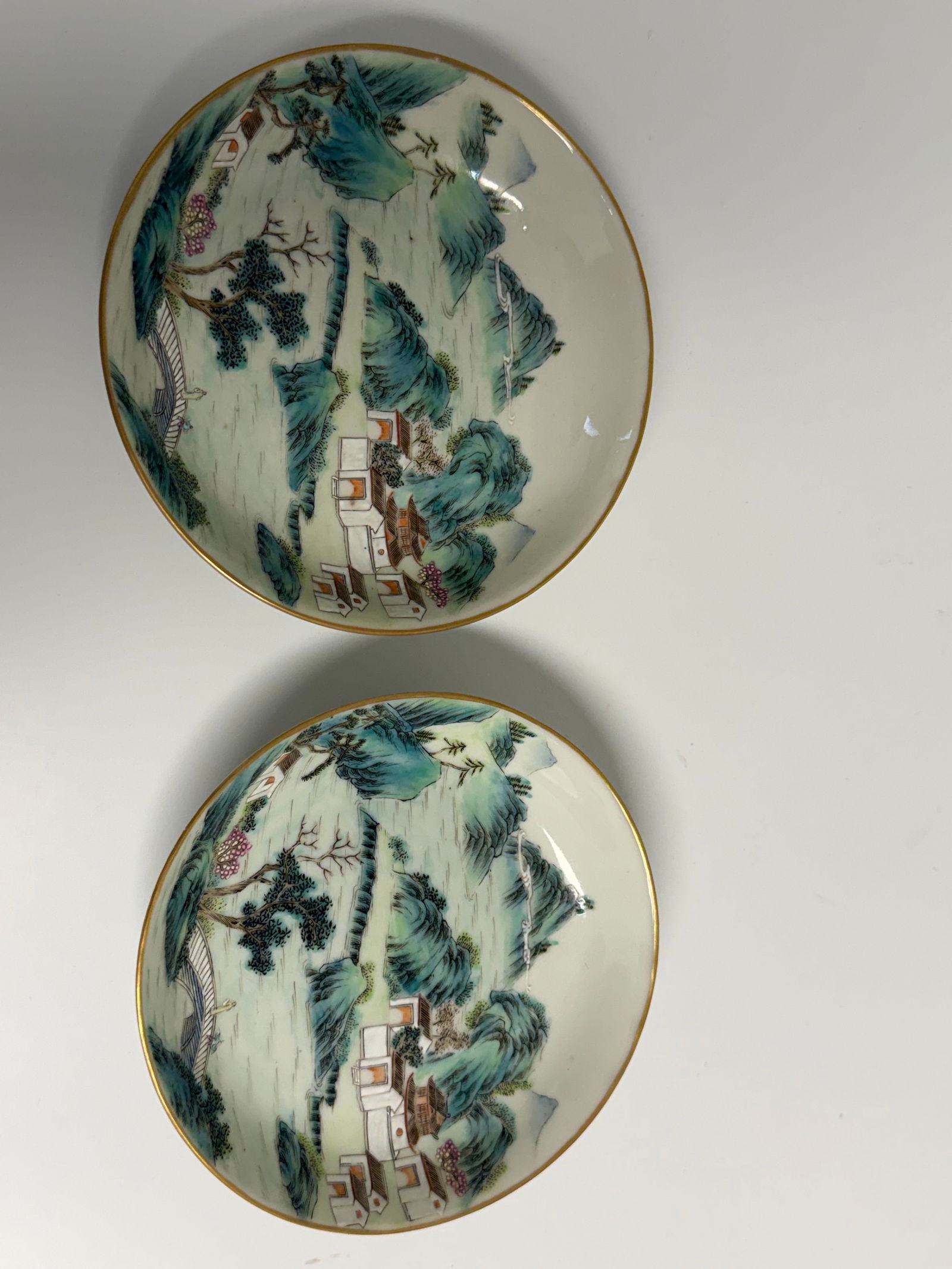 Pair of Chinese enameled famille rose porcelain plates: Dimension: 5.4 inch / 13.9 cm , please note Due to manual measurement, dimensions may vary. Condition: Good used condition, please note buyers are obligated to come to the site to inspect the