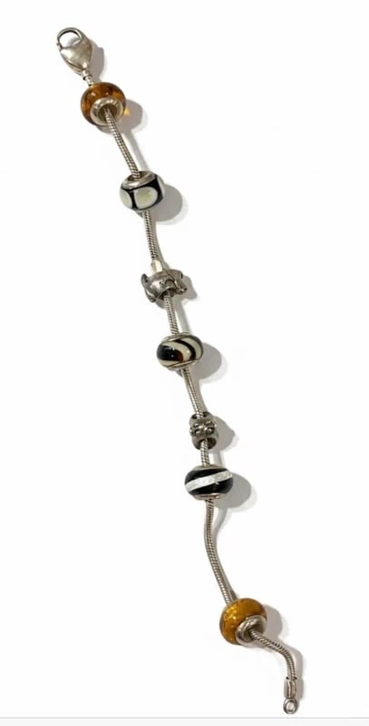 Solid Sterling Silver Charm Bracelet: Dimension: / , please note Due to manual measurement, dimensions may vary. Condition: Good used condition, please note buyers are obligated to come to the site to inspect the condition and details of