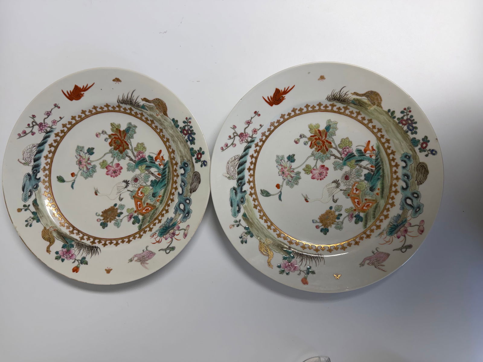 Pair of Chinese enameled famille rose China export porcelain plates (1 of 7)