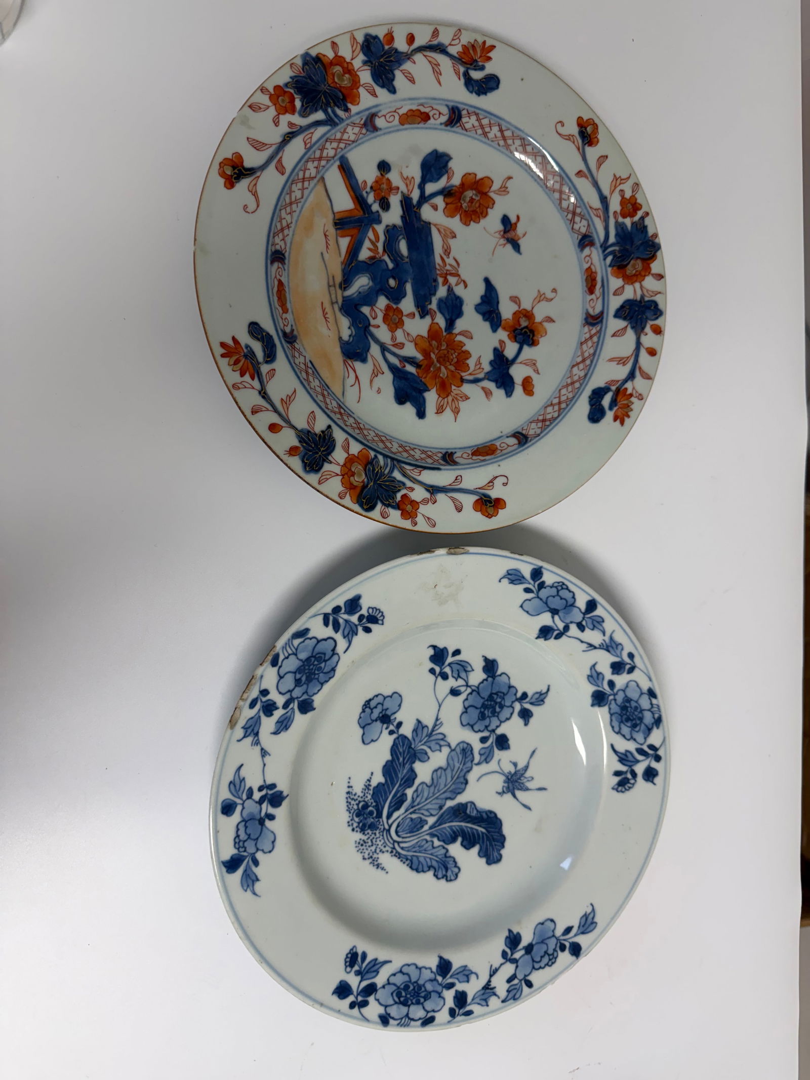 Set of 2 Chinese blue and white red flowers China porcelain plates (1 of 6)
