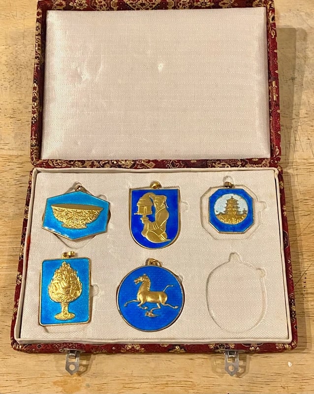 Vintage Chinese Cloisonné Medallion Set of 5 - Flying Horse of Gansu: Dimension: 8 inches/ 20 cm, please note Due to manual measurement, dimensions may vary. Condition: Good used condition, please note buyers are obligated to come to the site to inspect the condition an