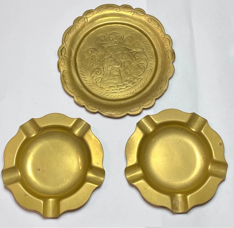 Vintage Brass Smoking Set: Dimension: 6 inches, please note Due to manual measurement, dimensions may vary. Condition: Good used condition, please note buyers are obligated to come to the site to inspect the condition and