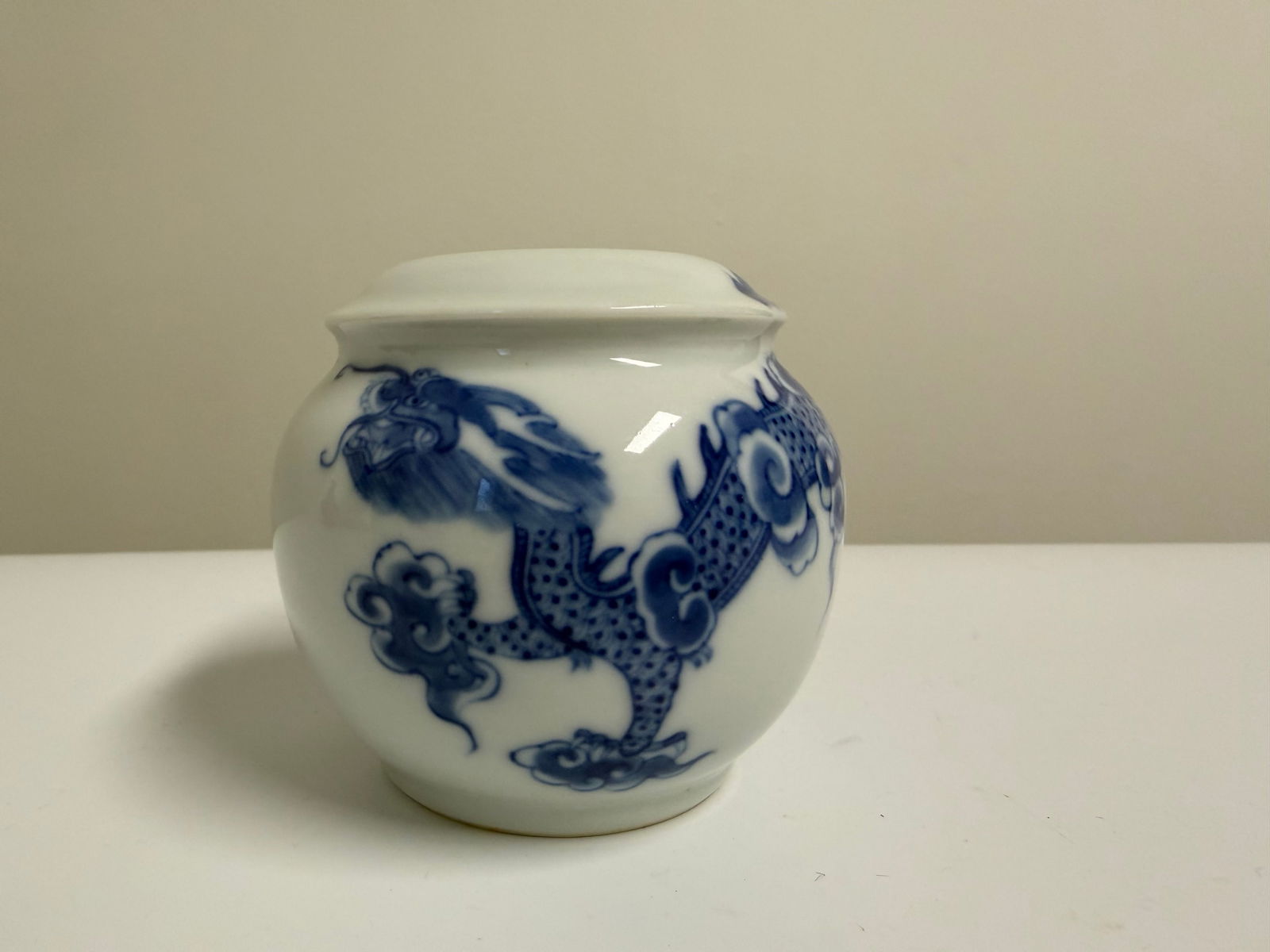 Chinese blue and white dragon porcelain water pot: Dimension: Tall 3.3 inch / 8.8 cm , please note Due to manual measurement, dimensions may vary. Condition: Good used condition, please note buyers are obligated to come to the site to inspect the