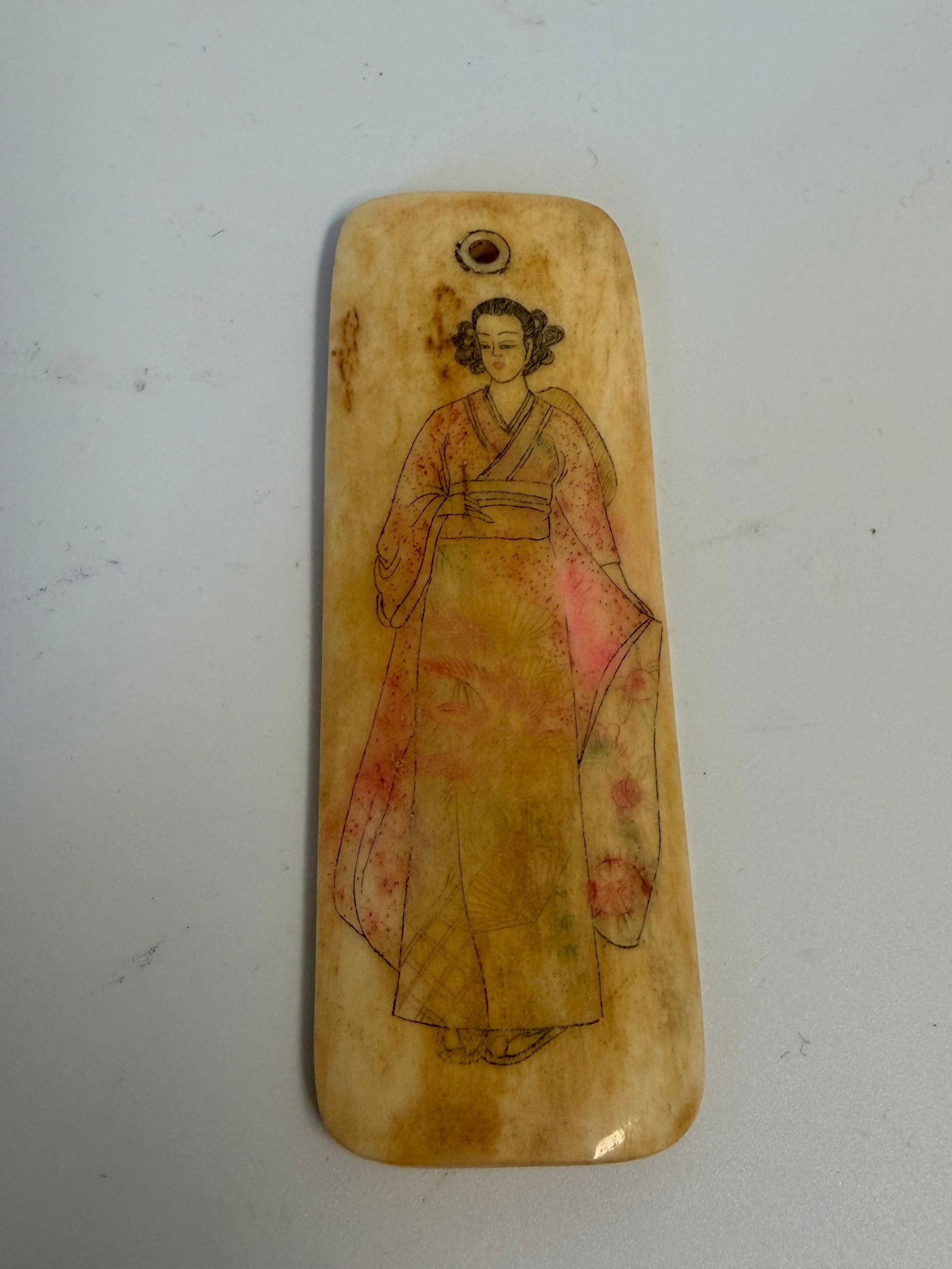 Japanese Carved Geisha: Dimension: 3.8 inch / 8.5 cm , please note Due to manual measurement, dimensions may vary. Condition: Good used condition, please note buyers are obligated to come to the site to inspect the