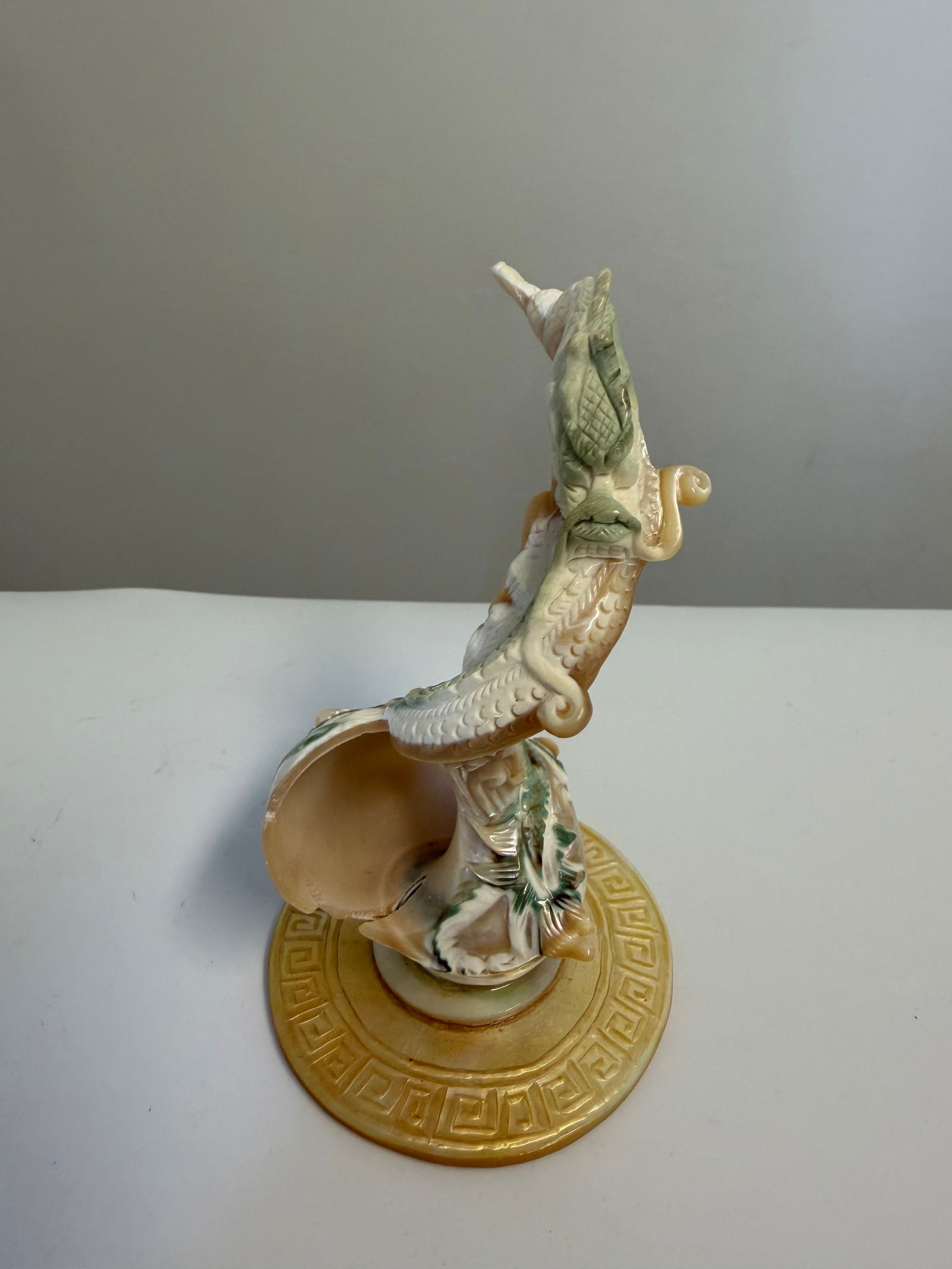 Vintage Shell Sculpture: Dimension: 3.9 inch / 10 cm , please note Due to manual measurement, dimensions may vary. Condition: Good used condition, please note buyers are obligated to come to the site to inspect the