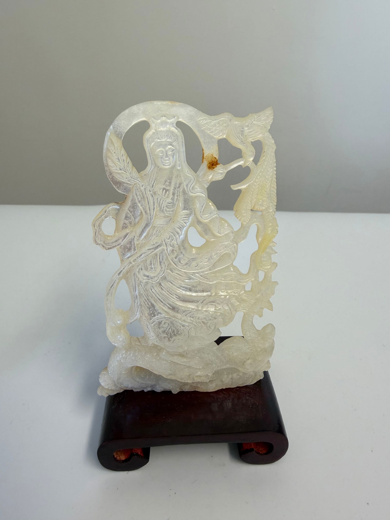 Chinese Carved Guanyin: Dimension: 5.2 inch / 13 cm , please note Due to manual measurement, dimensions may vary. Condition: Good used condition, please note buyers are obligated to come to the site to inspect the