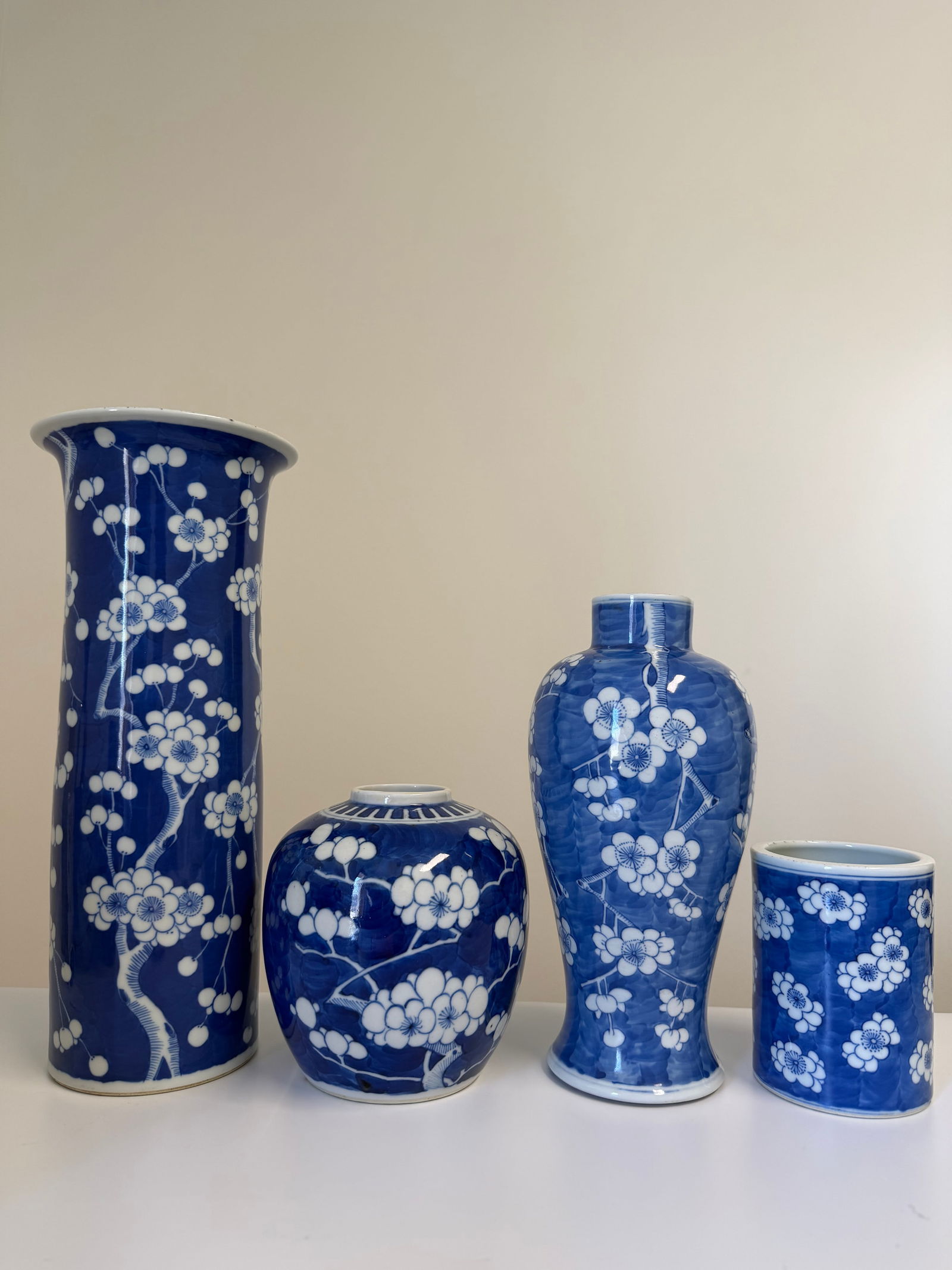 Set of 4 Chinese blue and white porcelain plum bossom vases & jars: Dimension: 4.2-11.8 inch / 11-30.2 cm , please note Due to manual measurement, dimensions may vary. Condition: Good used condition, please note buyers are obligated to come to the site to inspect