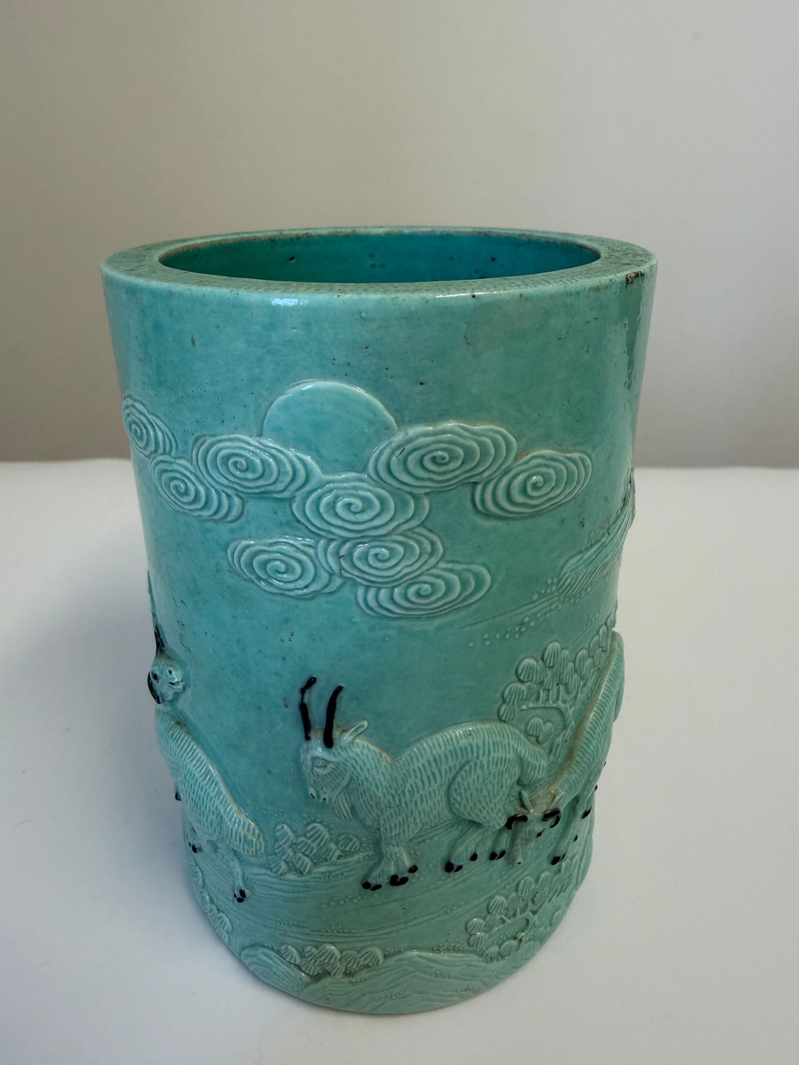 Chinese green glazed Carved Goat porcelain brush pot China vase mark: Dimension: tall 4.7 inch / 12 cm , please note Due to manual measurement, dimensions may vary. Condition: Good used condition, please note buyers are obligated to come to the site to inspect the