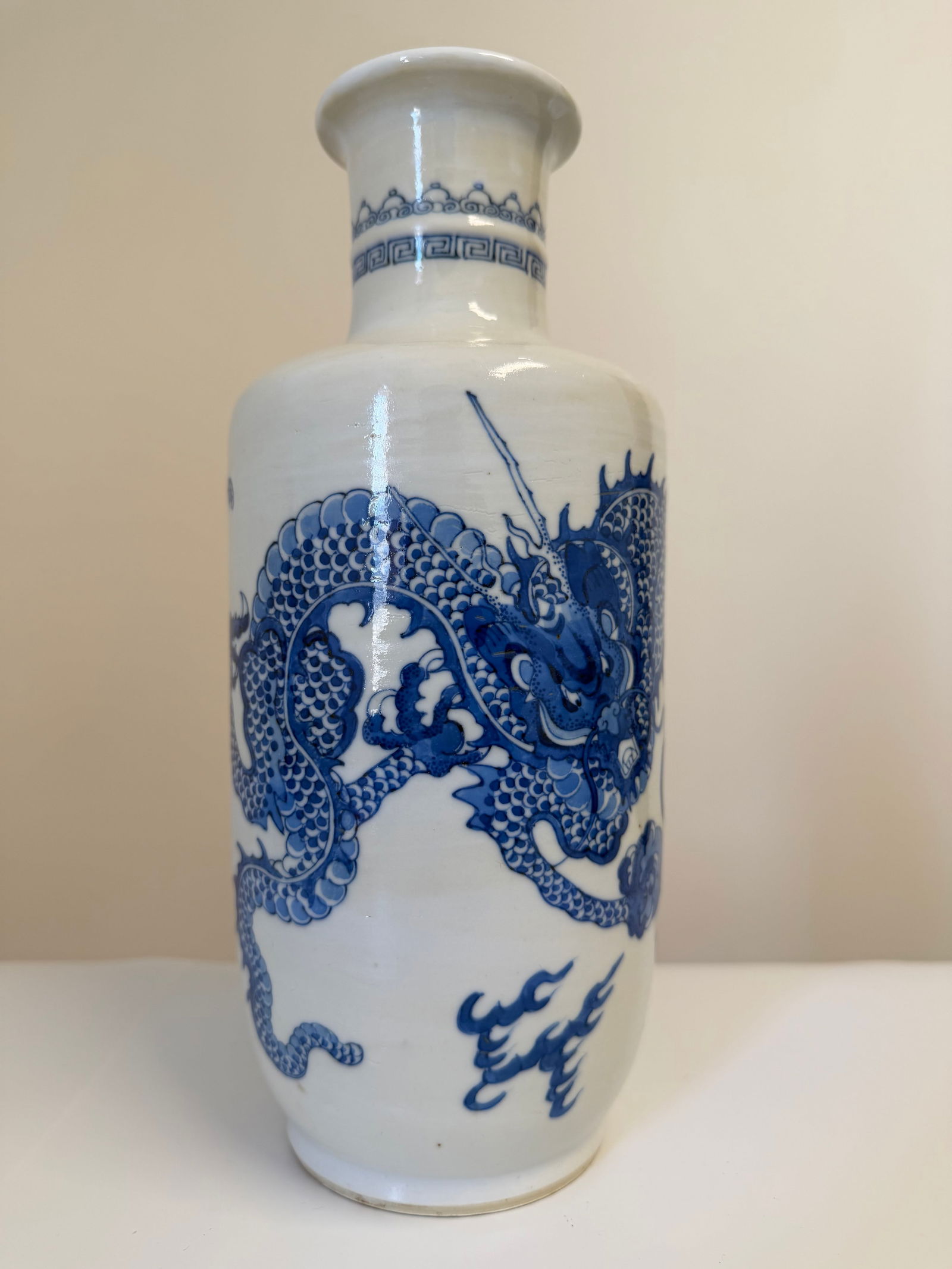 Chinese blue and white dragon porcelain vase: Dimension: 10.2 inch / 26.3 cm , please note Due to manual measurement, dimensions may vary. Condition: Good used condition, please note buyers are obligated to come to the site to inspect the