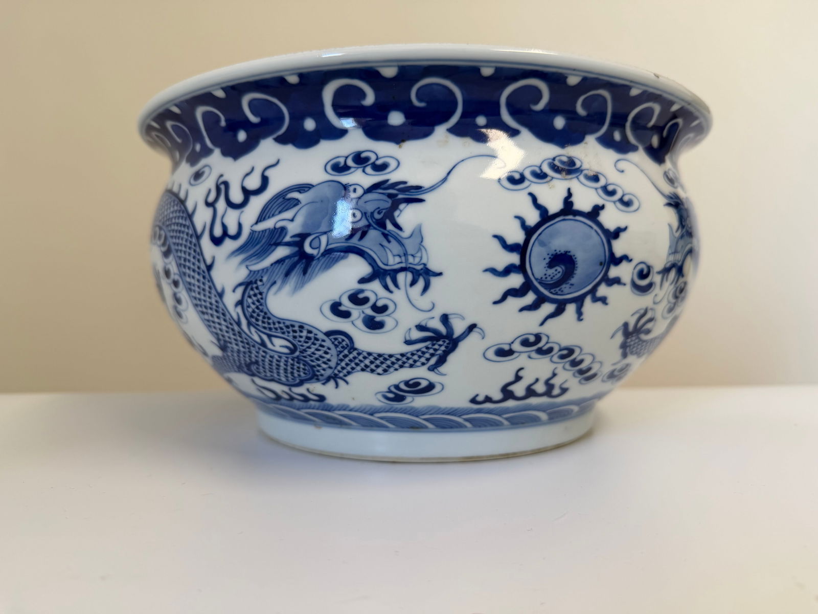 Chinese blue and white porcelain Incense Burner: Dimension: width 10.1 inch / 25.6 cm , please note Due to manual measurement, dimensions may vary. Condition: Good used condition, please note buyers are obligated to come to the site to inspect the