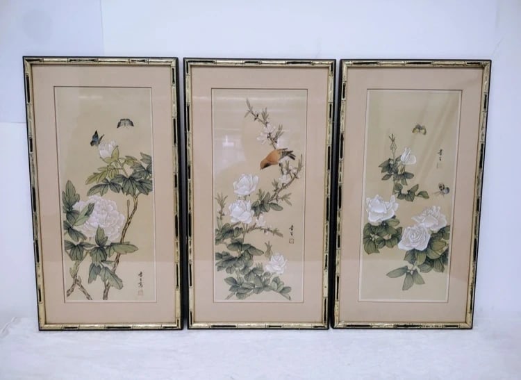 Late Qing Dynasty / Early Republic Chinese Silk Paintings: Dimension: 16 inches, please note Due to manual measurement, dimensions may vary. Condition: Good used condition, please note buyers are obligated to come to the site to inspect the condition and deta