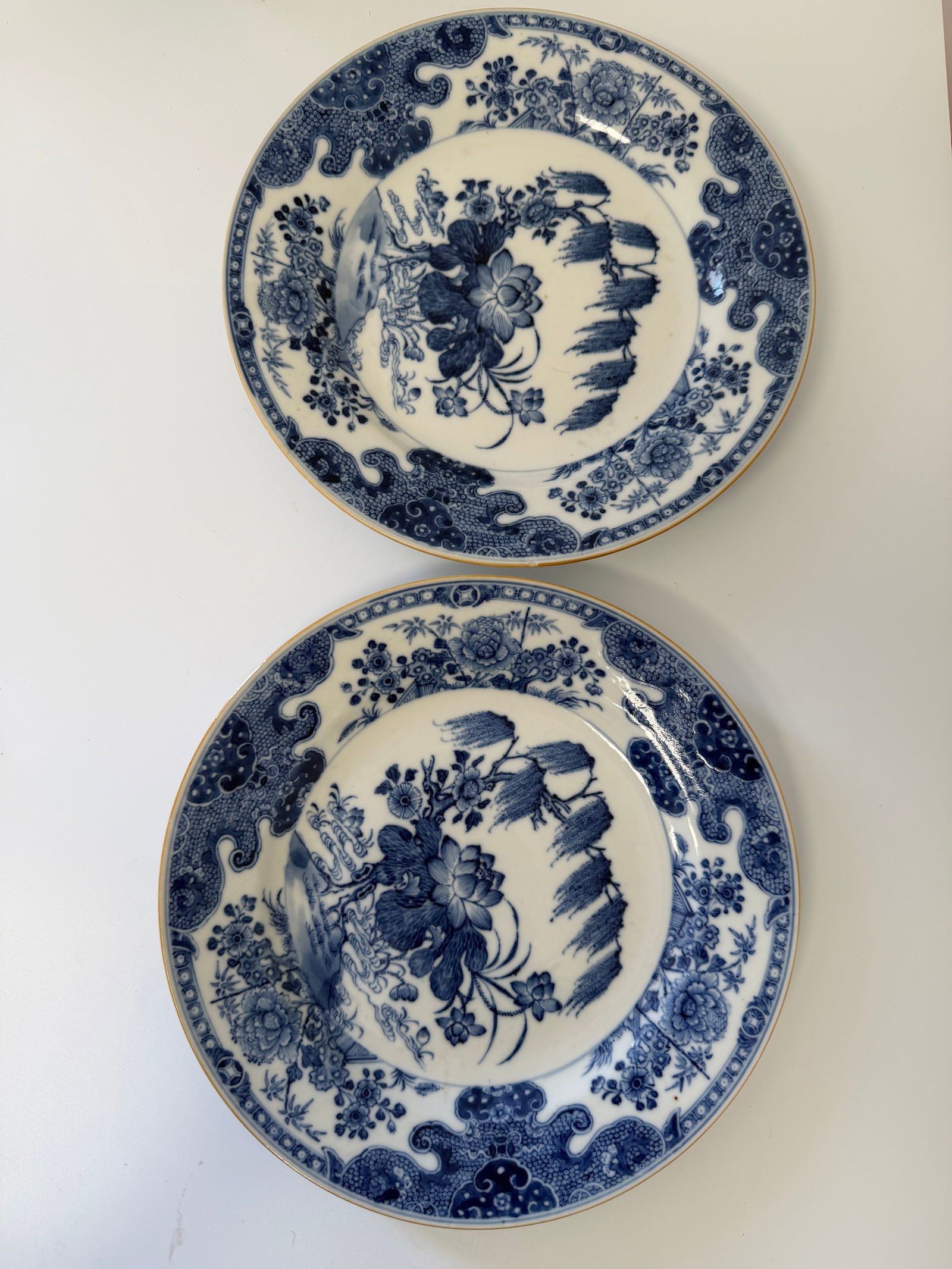 Pair of Chinese blue and white porcelain plates (1 of 6)