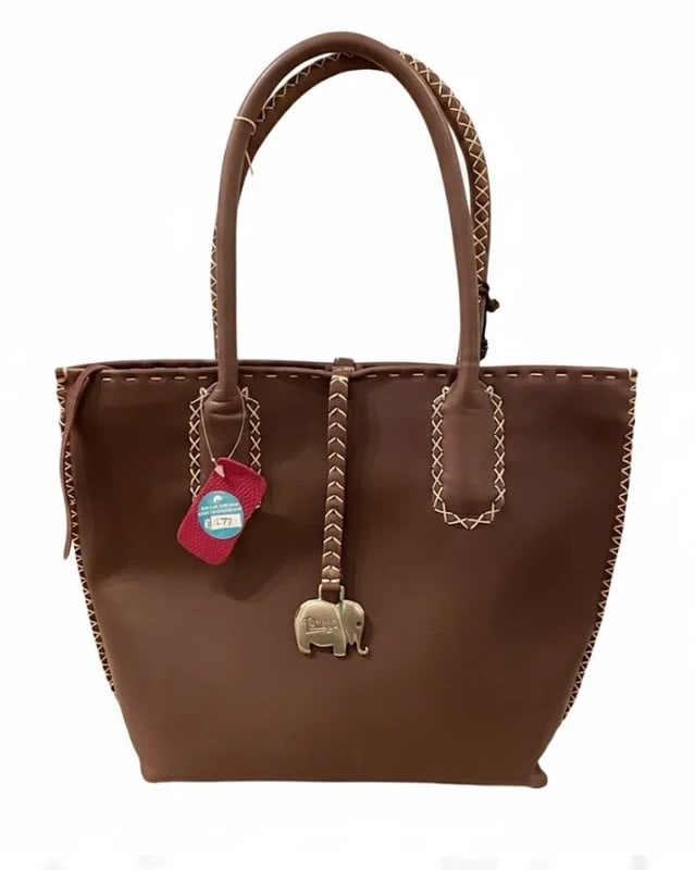 BNWT Tsonga Hand-Stitched Genuine Leather Handbag – Artisan Crafted: Dimension: 8 inches/ 20 cm, please note Due to manual measurement, dimensions may vary. Condition: Good used condition, please note buyers are obligated to come to the site to inspect the condition an