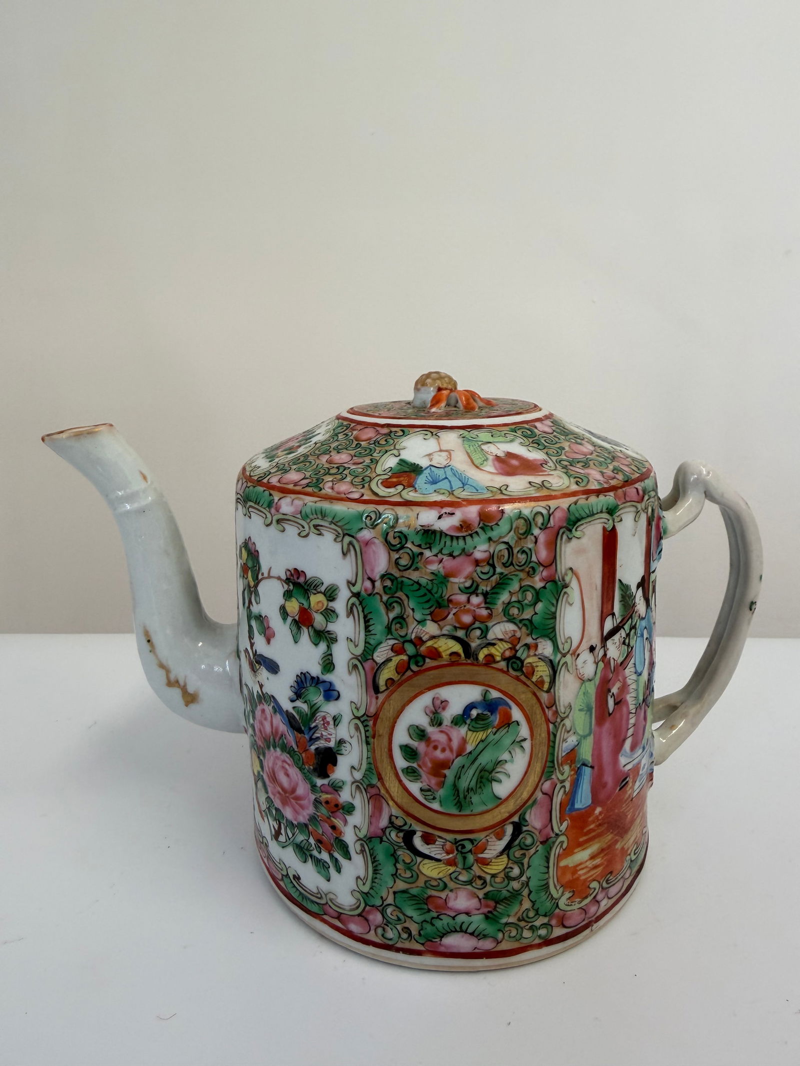 Chinese Antique China export enameled famille rose porcelain teapot: Dimension: Tall 5.8 inch / 15 cm , please note Due to manual measurement, dimensions may vary. Condition: Good used condition, please note buyers are obligated to come to the site to inspect the condi