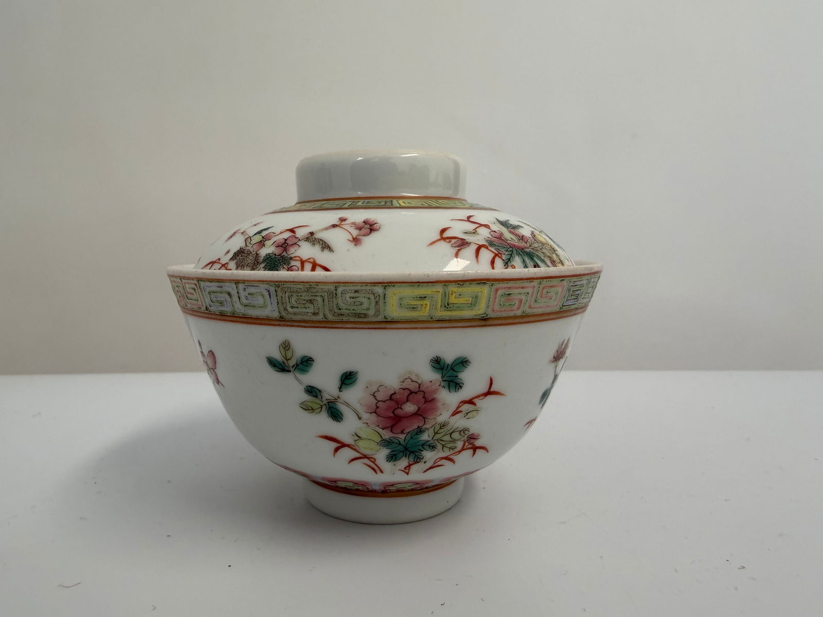 Chinese famille rose China porcelain Lid Tea Cup: Dimension: 4.3 inch / 10.8 cm , please note Due to manual measurement, dimensions may vary. Condition: Good used condition, please note buyers are obligated to come to the site to inspect the conditio