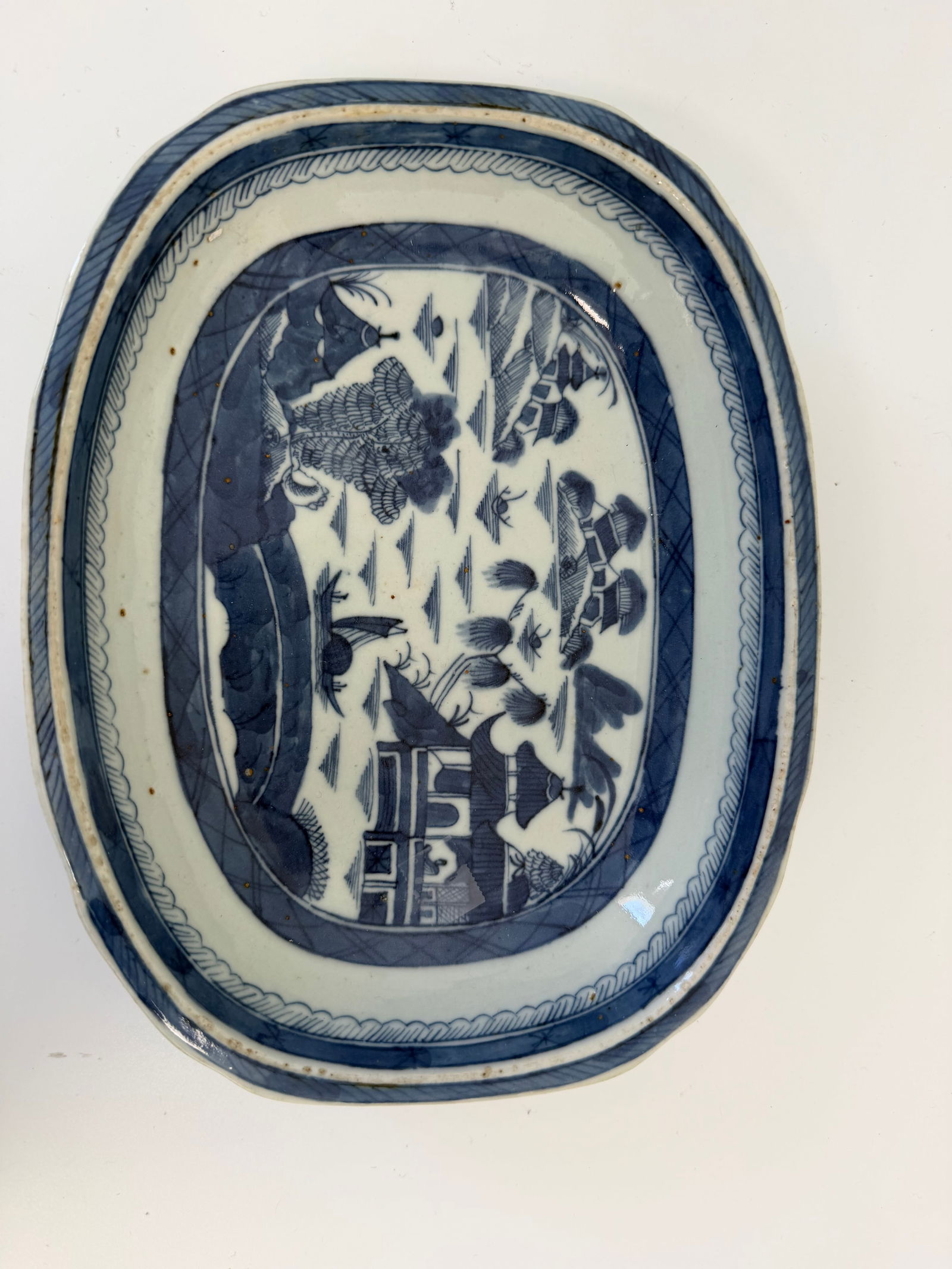 Chinese blue and white Nanking porcelain plate: Dimension: width 8.7 inch / 22 cm , please note Due to manual measurement, dimensions may vary. Condition: Good used condition, please note buyers are obligated to come to the site to inspect the cond