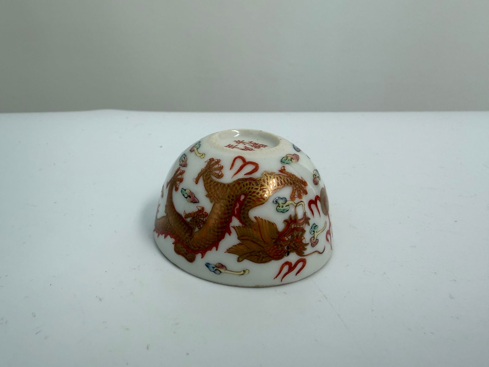 Chinese famille rose porcelain cup China characters mark: Dimension: 2.1 inch / 5.2 cm , please note Due to manual measurement, dimensions may vary. Condition: Good used condition, please note buyers are obligated to come to the site to inspect the condition