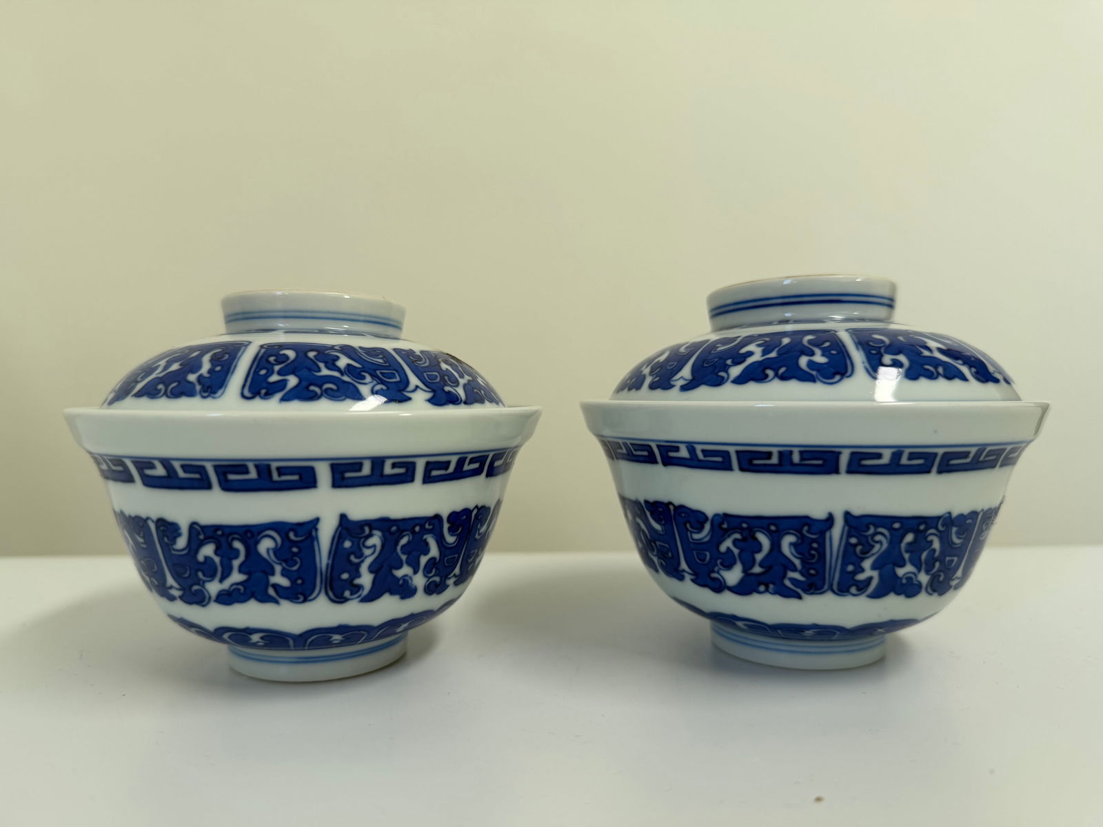 Pair of Chinese blue and white lid cups: Dimension: 4.6 inch / 11.5 cm , please note Due to manual measurement, dimensions may vary. Condition: Good used condition, please note buyers are obligated to come to the site to inspect the