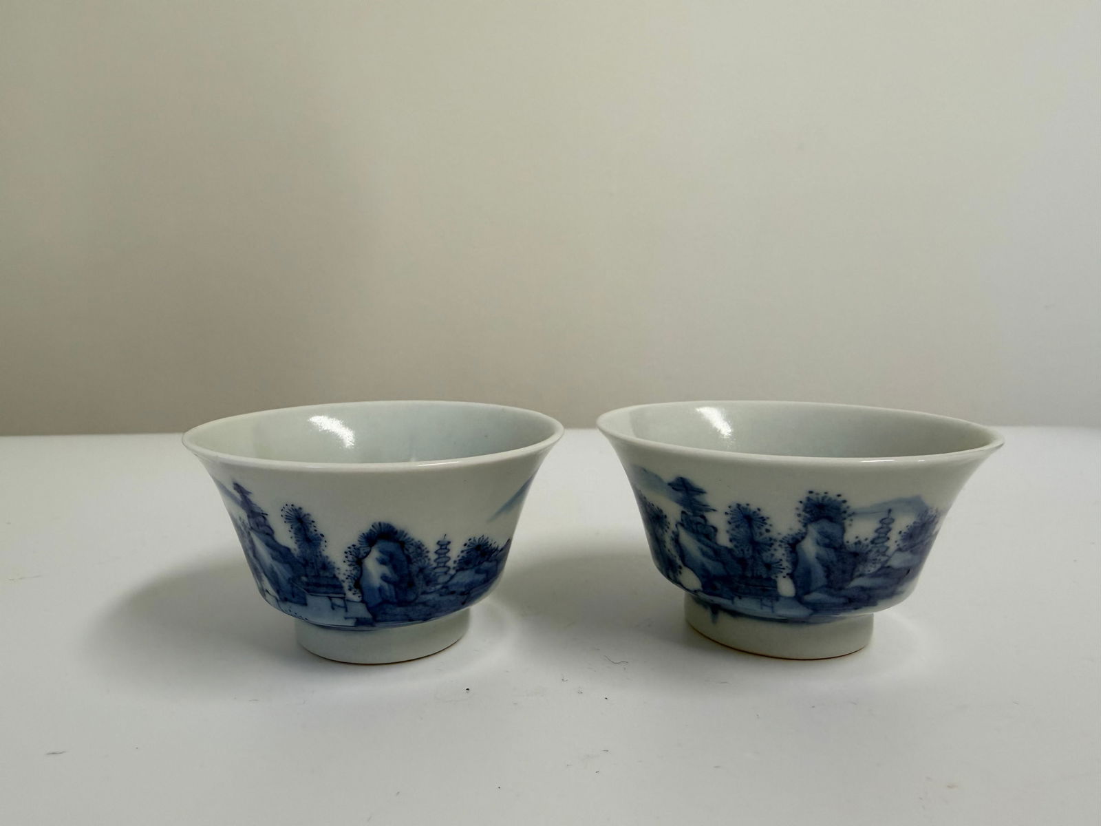 Pair of Chinese blue and white landscape China porcelain cups: Dimension: 2.6 inch / 6.9 cm , please note Due to manual measurement, dimensions may vary. Condition: Good used condition, please note buyers are obligated to come to the site to inspect the