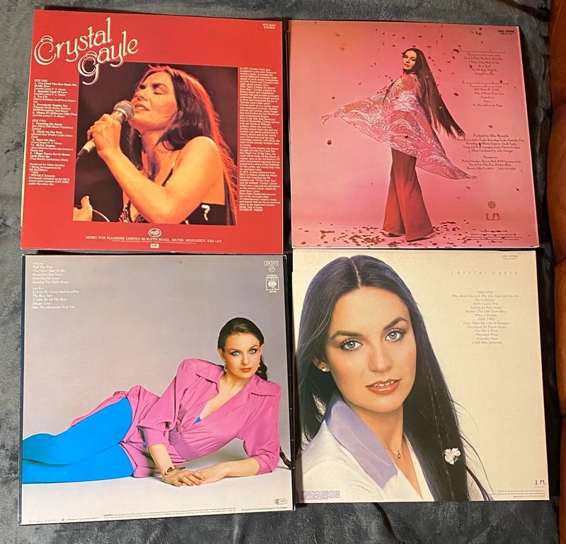 Crystal Gayle Bundle - 4 Vinyl LPs - Country Pop Classics: Dimension: / , please note Due to manual measurement, dimensions may vary. Condition: Good used condition, please note buyers are obligated to come to the site to inspect the condition and details of