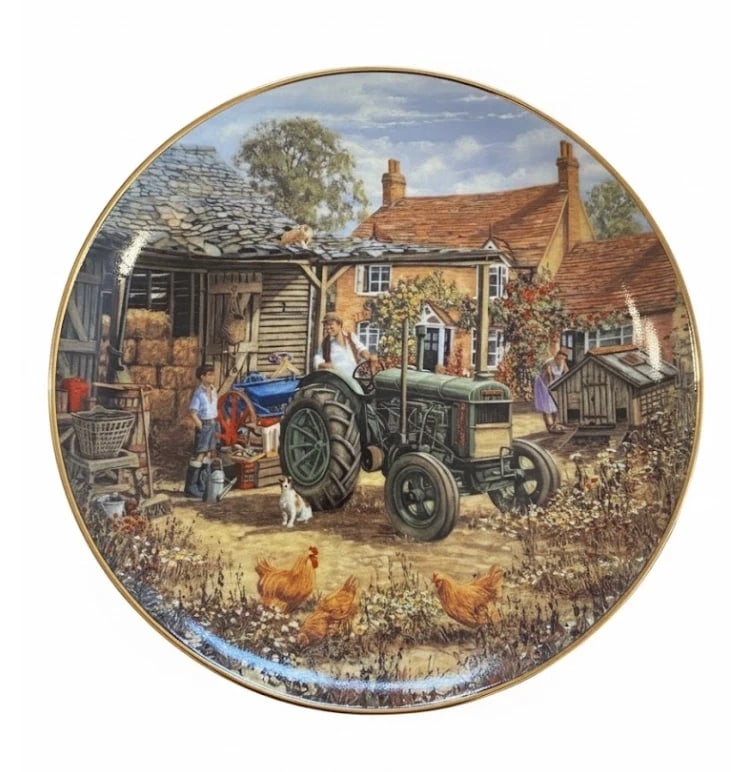 Danbury Mint "Off to Work" Collector Plate - Michael Herring Ford Tractor: Dimension: 8 inch / , please note Due to manual measurement, dimensions may vary. Condition: Good used condition, please note buyers are obligated to come to the site to inspect the condition and