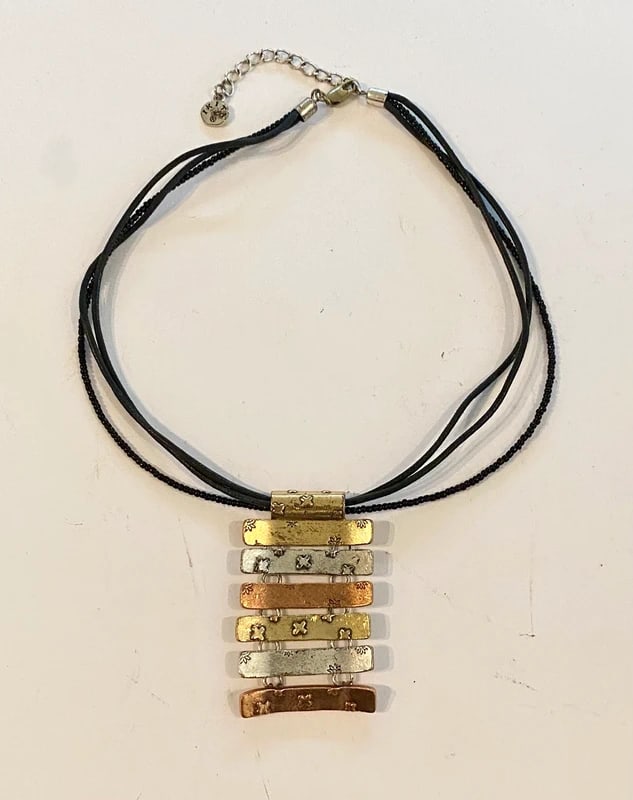 Ikita Paris Designer Statement Necklace: Dimension: / cm, please note Due to manual measurement, dimensions may vary. Condition: Good used condition, please note buyers are obligated to come to the site to inspect the condition and